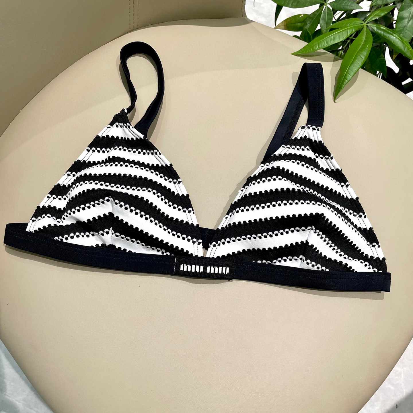  miumiu缪缪新款比基尼😍🥰适合多种场景的游泳衣🏊‍♀️海边 游泳池 温泉 水上乐园 漂流都可以😌内