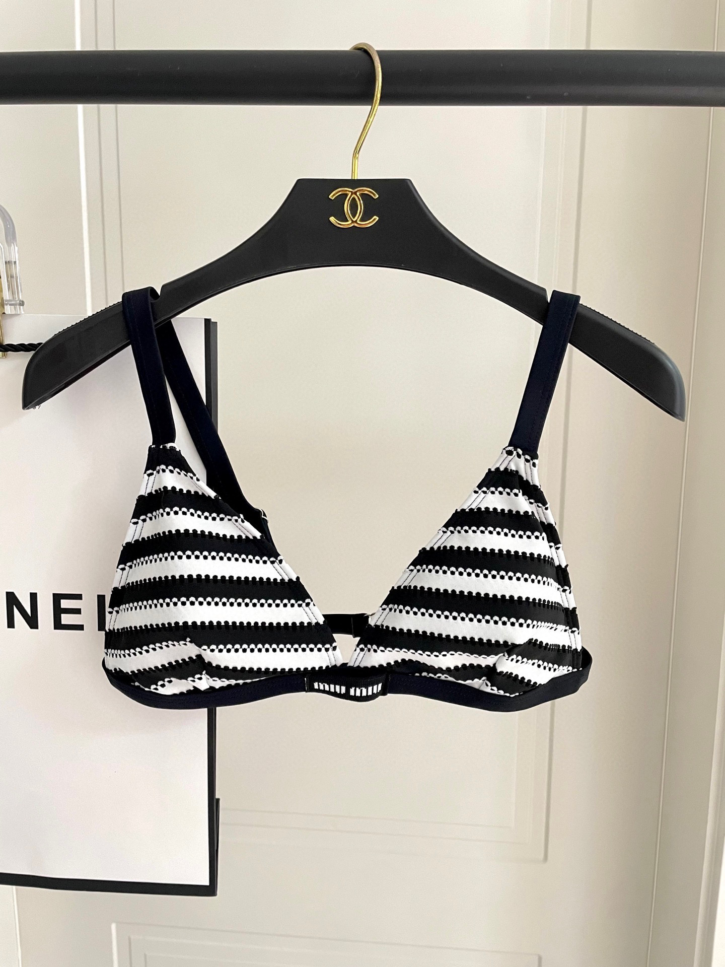  miumiu缪缪新款比基尼😍🥰适合多种场景的游泳衣🏊‍♀️海边 游泳池 温泉 水上乐园 漂流都可以😌内