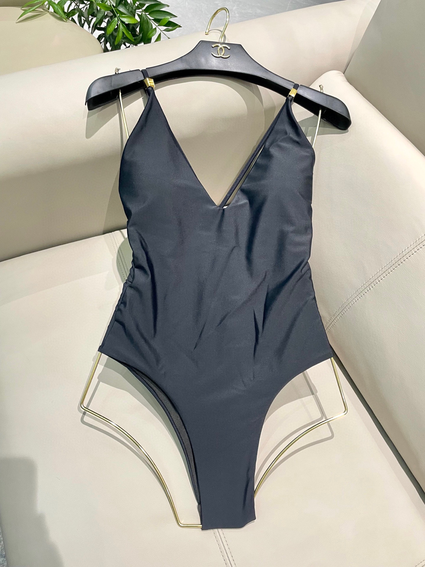  miumiu新款泳衣 😍🥰适合多种场景的游泳衣🏊‍♀️海边 游泳池 温泉 水上乐园 漂流都可以😌内搭也