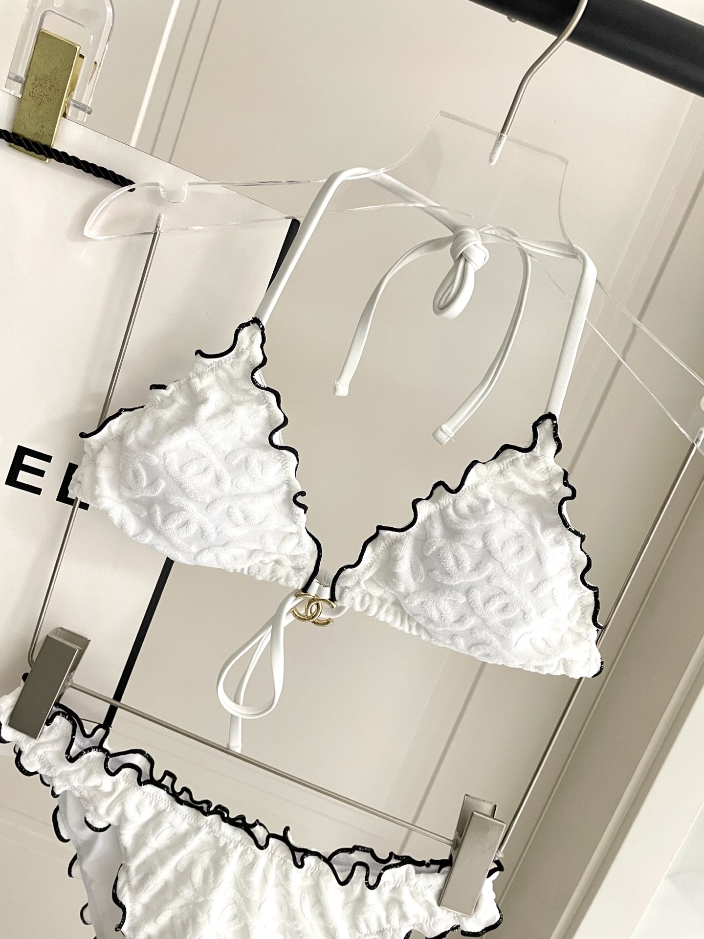  Chanel新款比基尼 暗纹 实物超仙 拍不出来的美 🥰🥰💐💐适合多种场景的游泳衣🏊‍♀️海边 游泳池