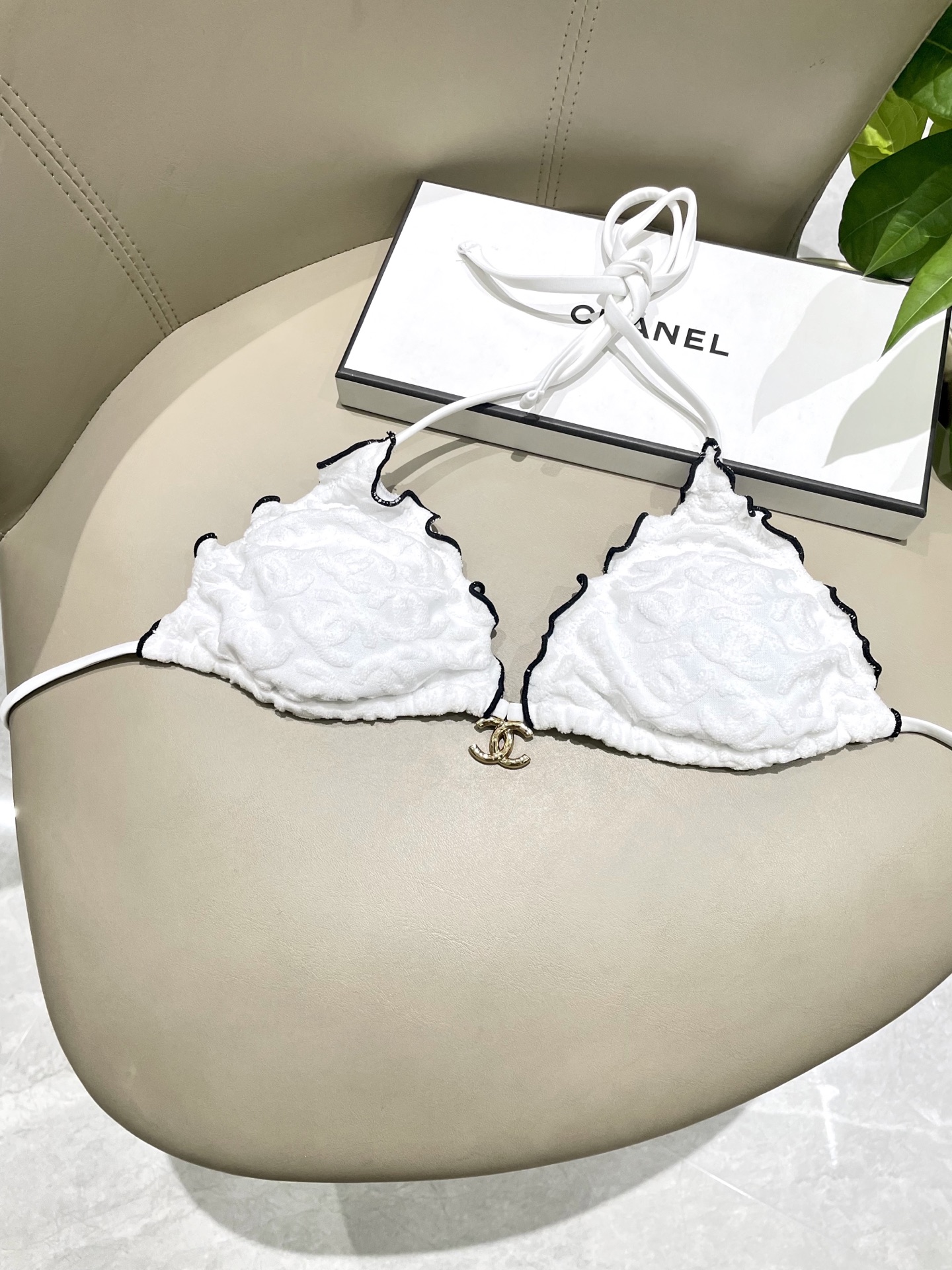  Chanel新款比基尼 暗纹 实物超仙 拍不出来的美 🥰🥰💐💐适合多种场景的游泳衣🏊‍♀️海边 游泳池