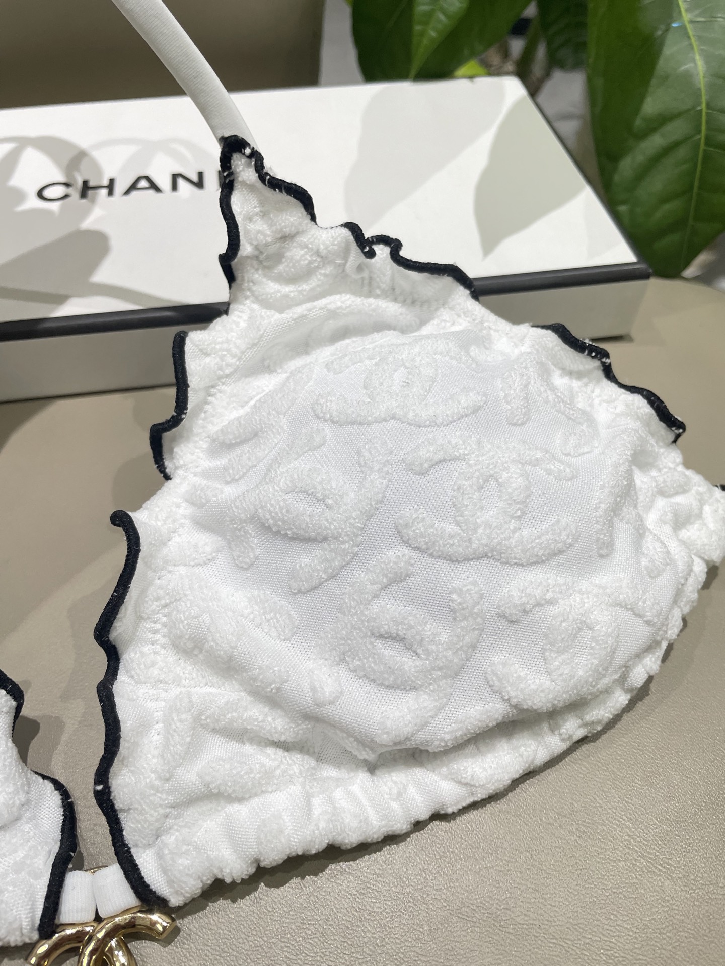  Chanel新款比基尼 暗纹 实物超仙 拍不出来的美 🥰🥰💐💐适合多种场景的游泳衣🏊‍♀️海边 游泳池