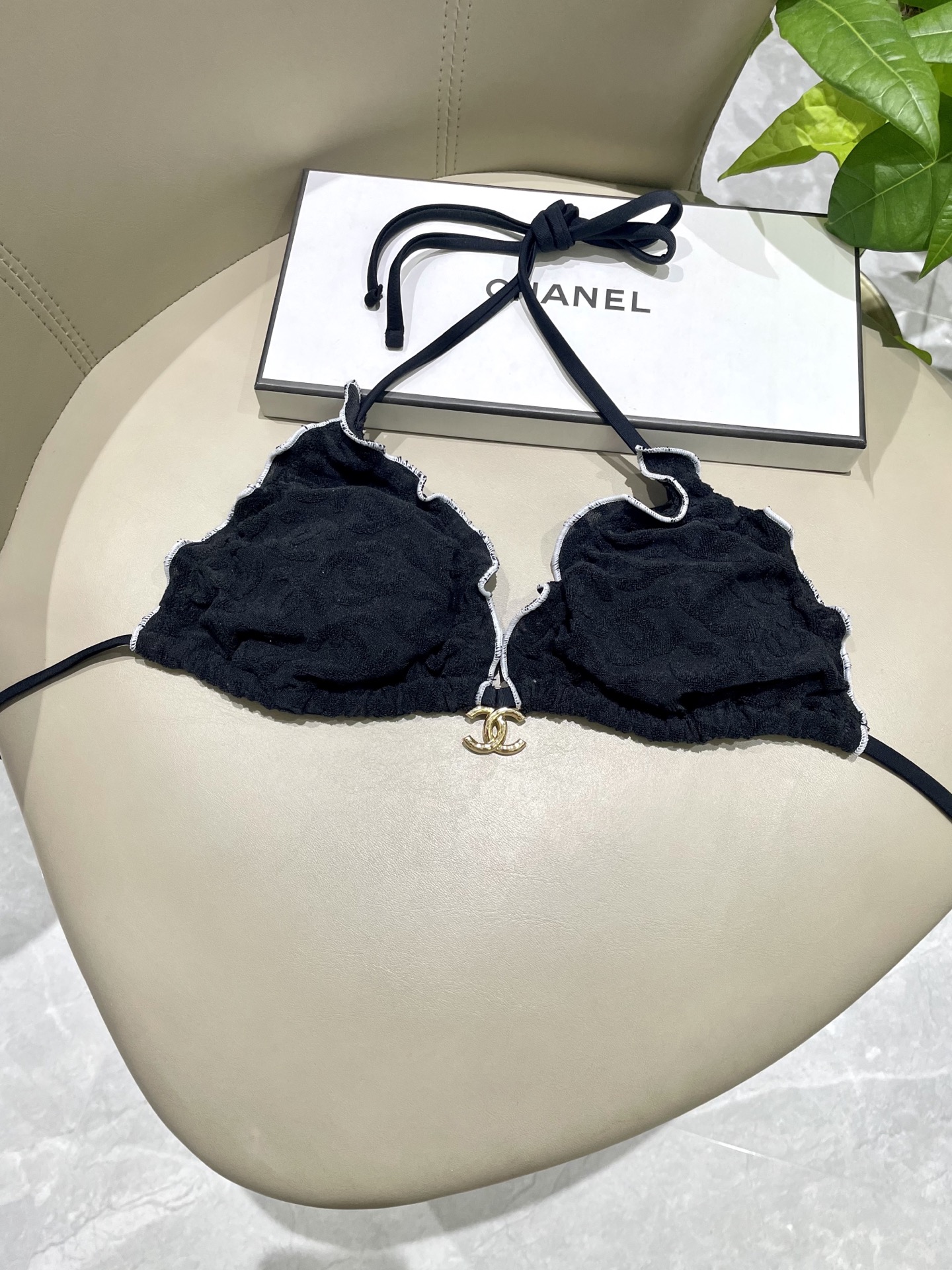  Chanel新款比基尼 暗纹 实物超仙 拍不出来的美 🥰🥰💐💐适合多种场景的游泳衣🏊‍♀️海边 游泳池