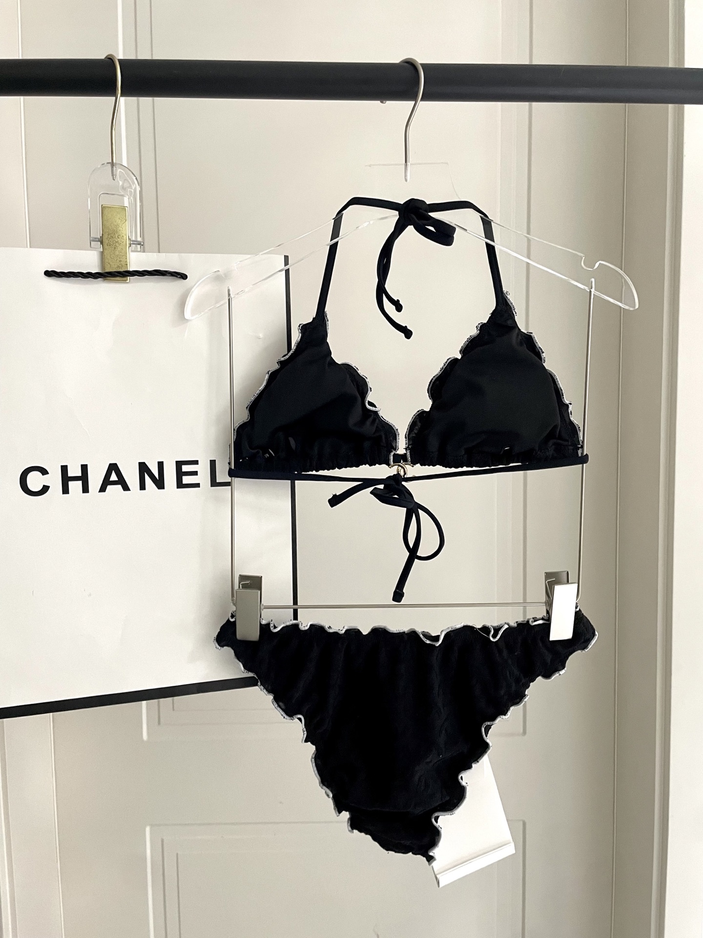  Chanel新款比基尼 暗纹 实物超仙 拍不出来的美 🥰🥰💐💐适合多种场景的游泳衣🏊‍♀️海边 游泳池