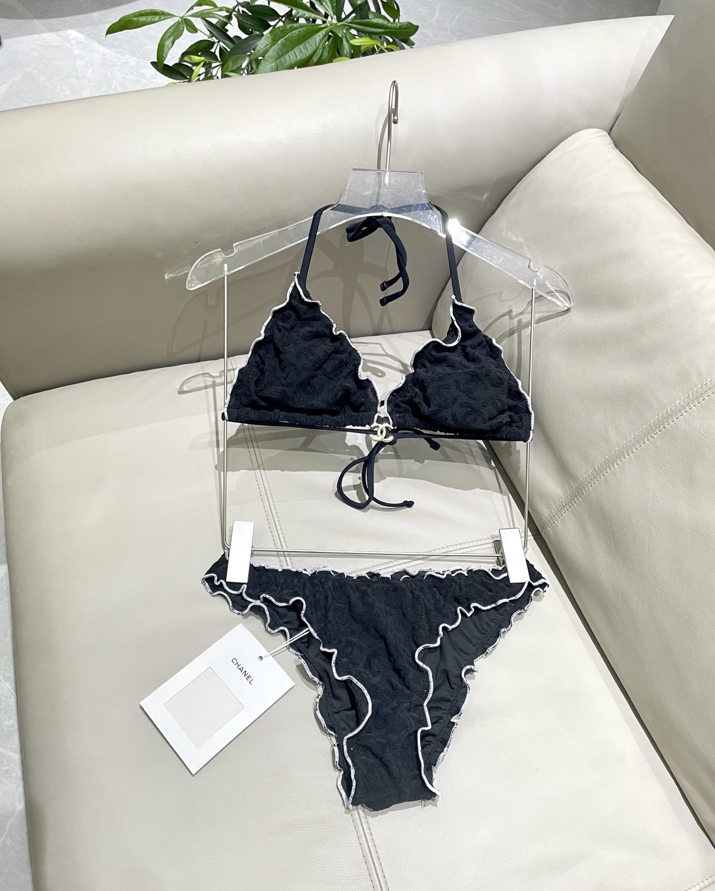  Chanel新款比基尼 暗纹 实物超仙 拍不出来的美 🥰🥰💐💐适合多种场景的游泳衣🏊‍♀️海边 游泳池