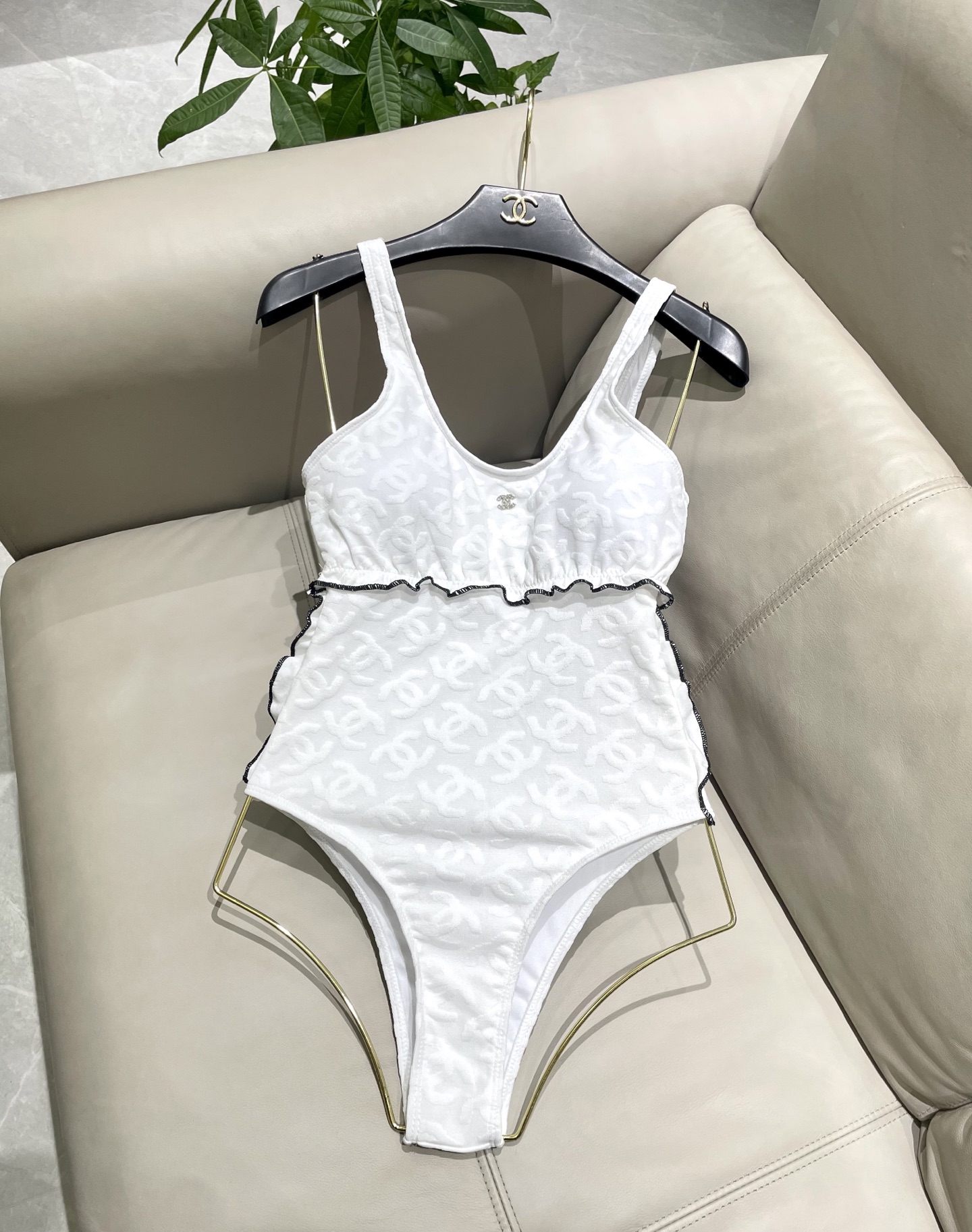  香奈儿新款提花连体体式泳衣👙❤️😍🥰适合多种场景的游泳衣🏊‍♀️海边 游泳池 温泉 水上乐园 漂流都可