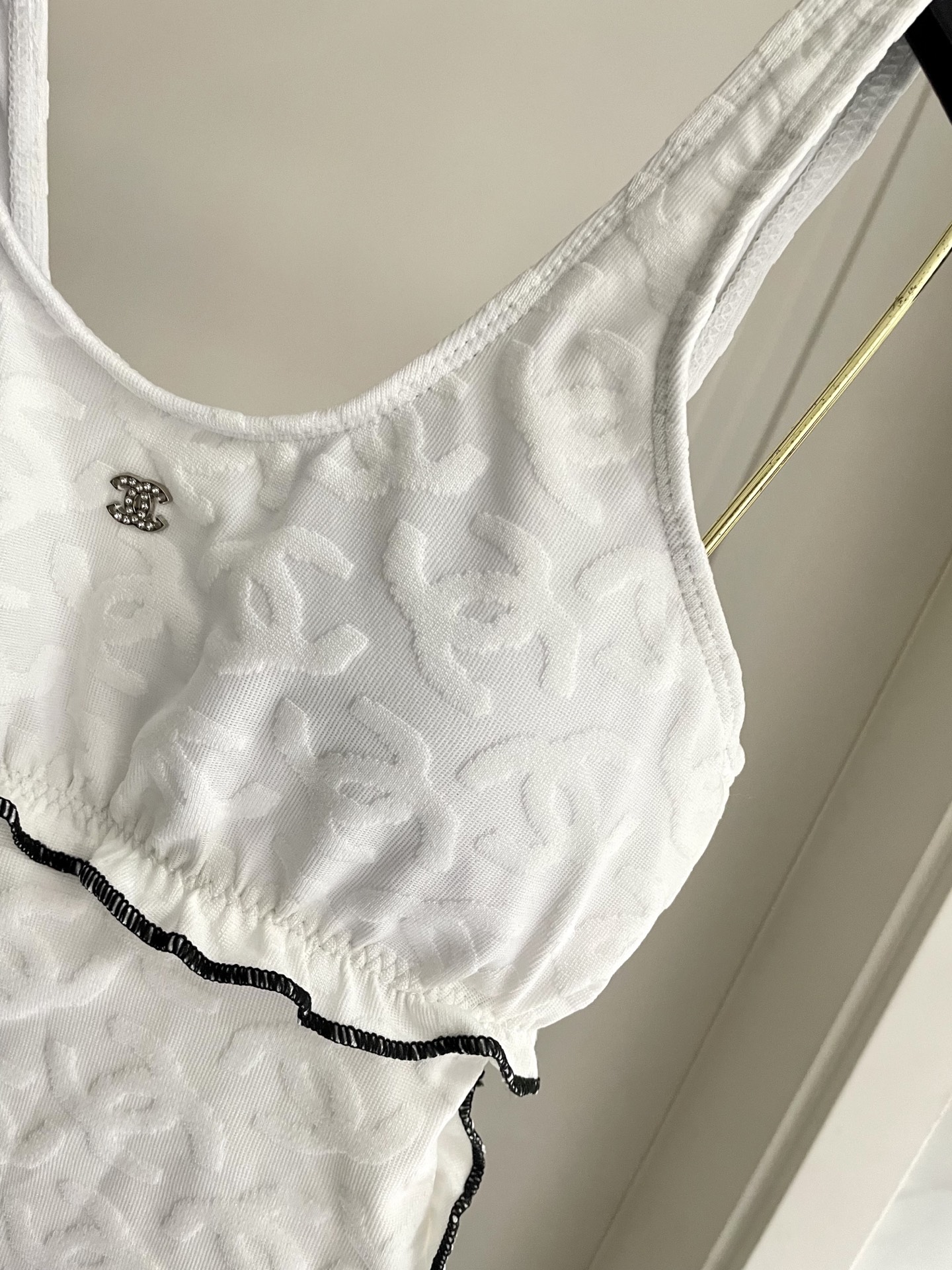  香奈儿新款提花连体体式泳衣👙❤️😍🥰适合多种场景的游泳衣🏊‍♀️海边 游泳池 温泉 水上乐园 漂流都可