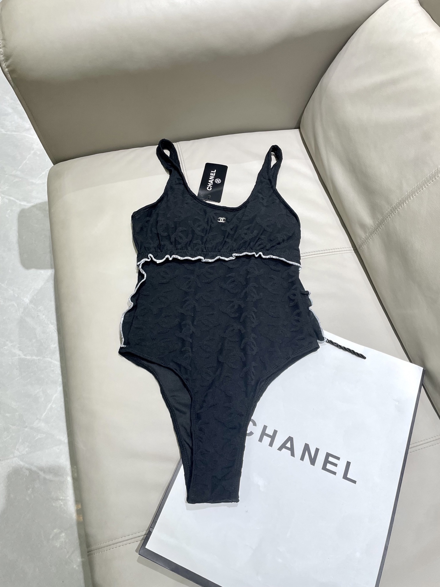  Chanel新款提花连体体式泳衣👙❤️😍🥰适合多种场景的游泳衣🏊‍♀️海边 游泳池 温泉 水上乐园 漂