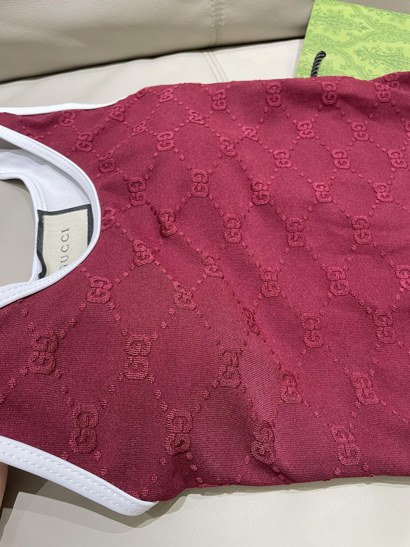  Gucci新款提花连体体式泳衣👙❤️😍🥰适合多种场景的游泳衣🏊‍♀️海边 游泳池 温泉 水上乐园 漂流