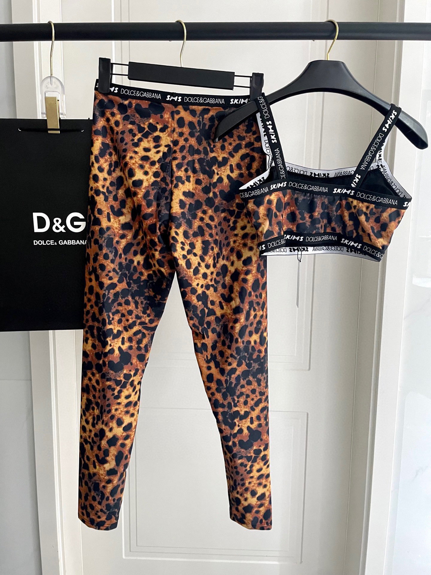  DG新款高弹力健身长款瑜伽服运动套装~小背心➕修身提臀显瘦打底裤
S M L Xl