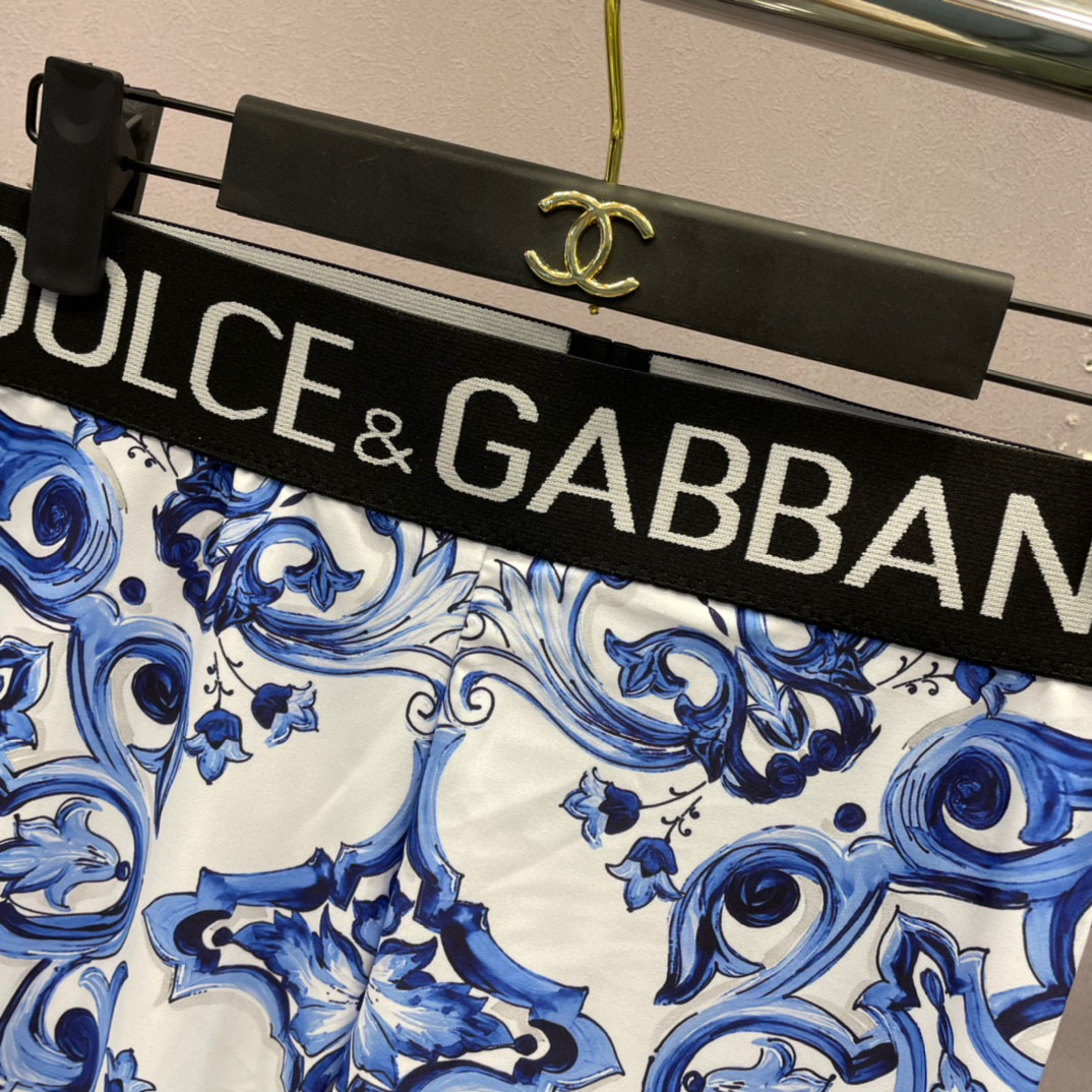  DG新款高弹力健身长款瑜伽服运动套装~小背心➕修身提臀显瘦打底裤
S M L Xl