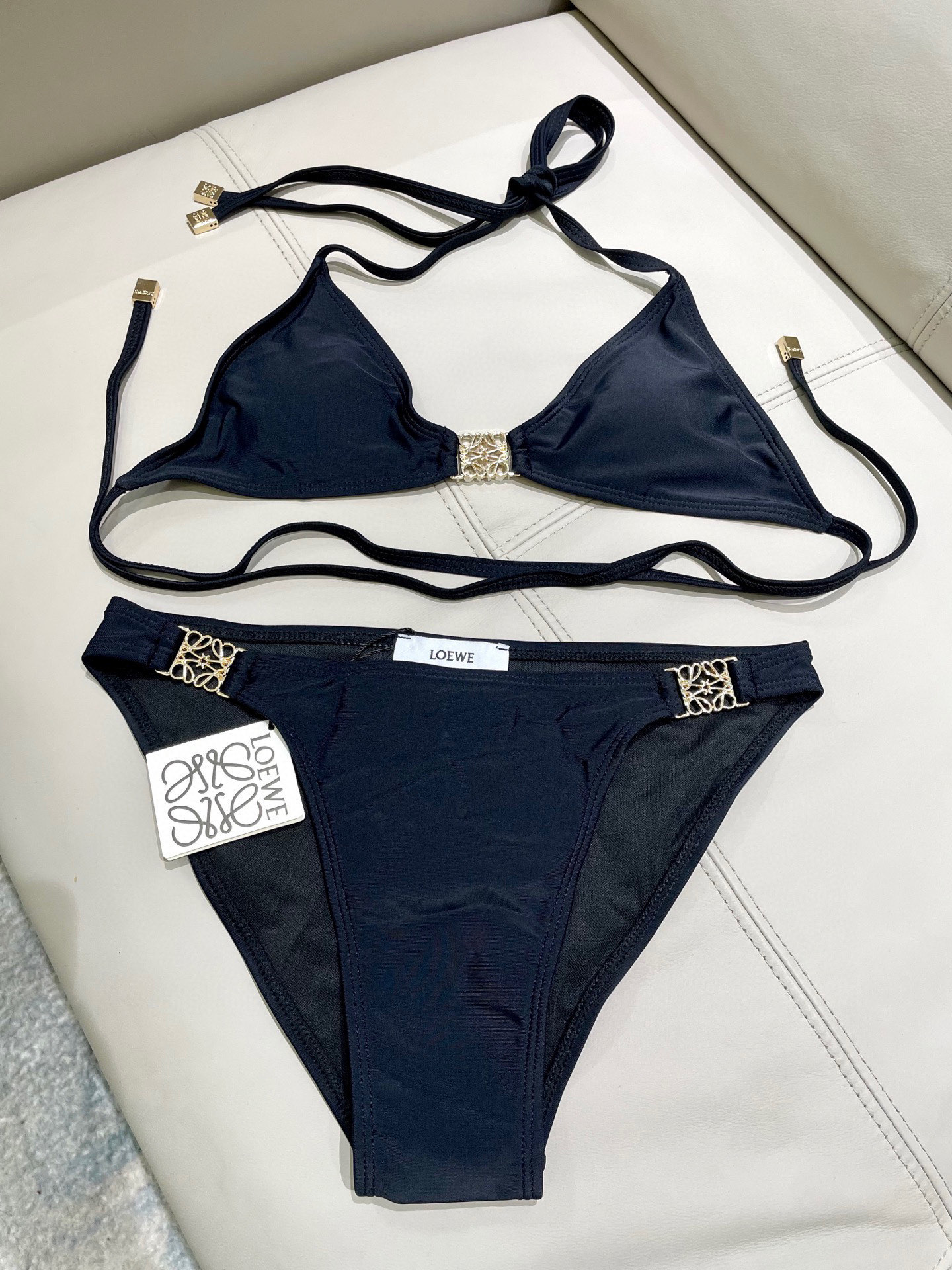  罗意威新款比基尼泳衣  定制对吧版五金 😍🥰适合多种场景的游泳衣🏊‍♀️海边 游泳池 温泉 水上乐园 