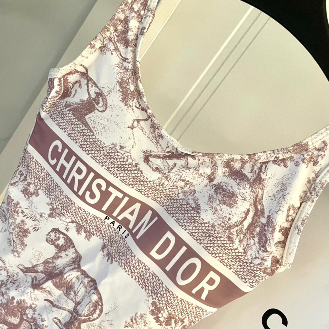  Dior 迪奥😍🥰适合多种场景的游泳衣🏊‍♀️海边 游泳池 温泉 水上乐园 漂流都可以😌内搭也完全可以