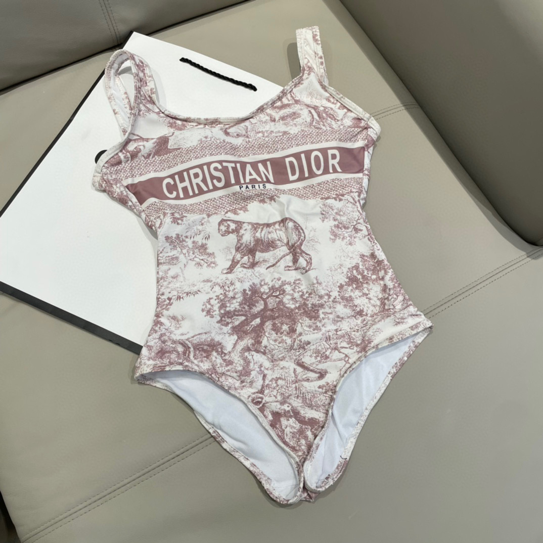  Dior 迪奥😍🥰适合多种场景的游泳衣🏊‍♀️海边 游泳池 温泉 水上乐园 漂流都可以😌内搭也完全可以