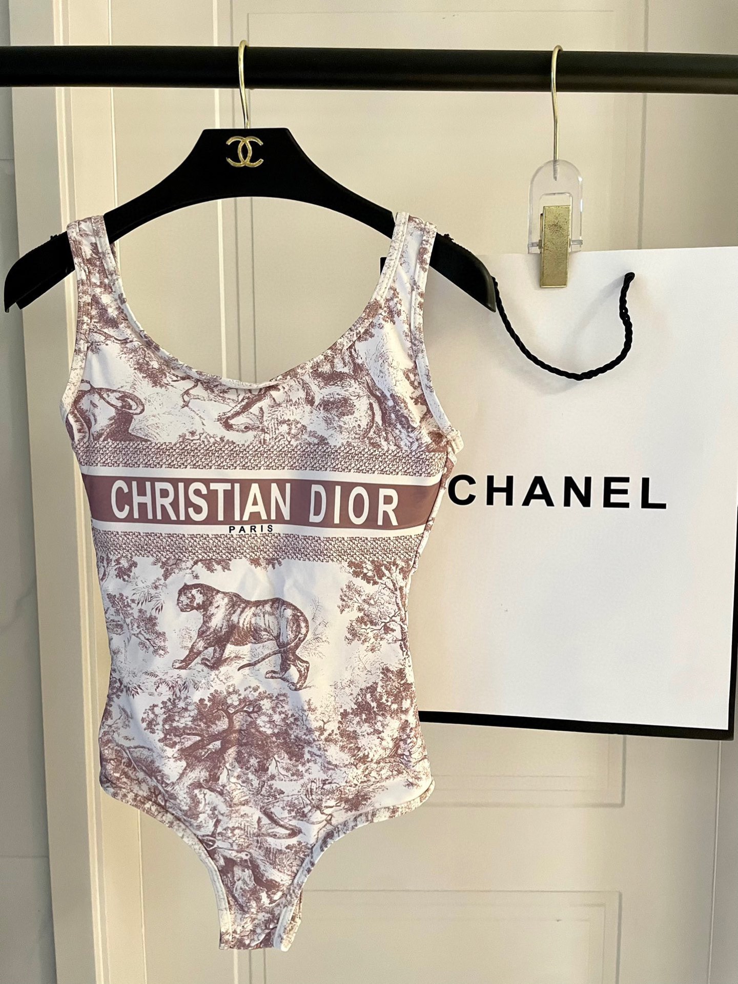  Dior 迪奥😍🥰适合多种场景的游泳衣🏊‍♀️海边 游泳池 温泉 水上乐园 漂流都可以😌内搭也完全可以