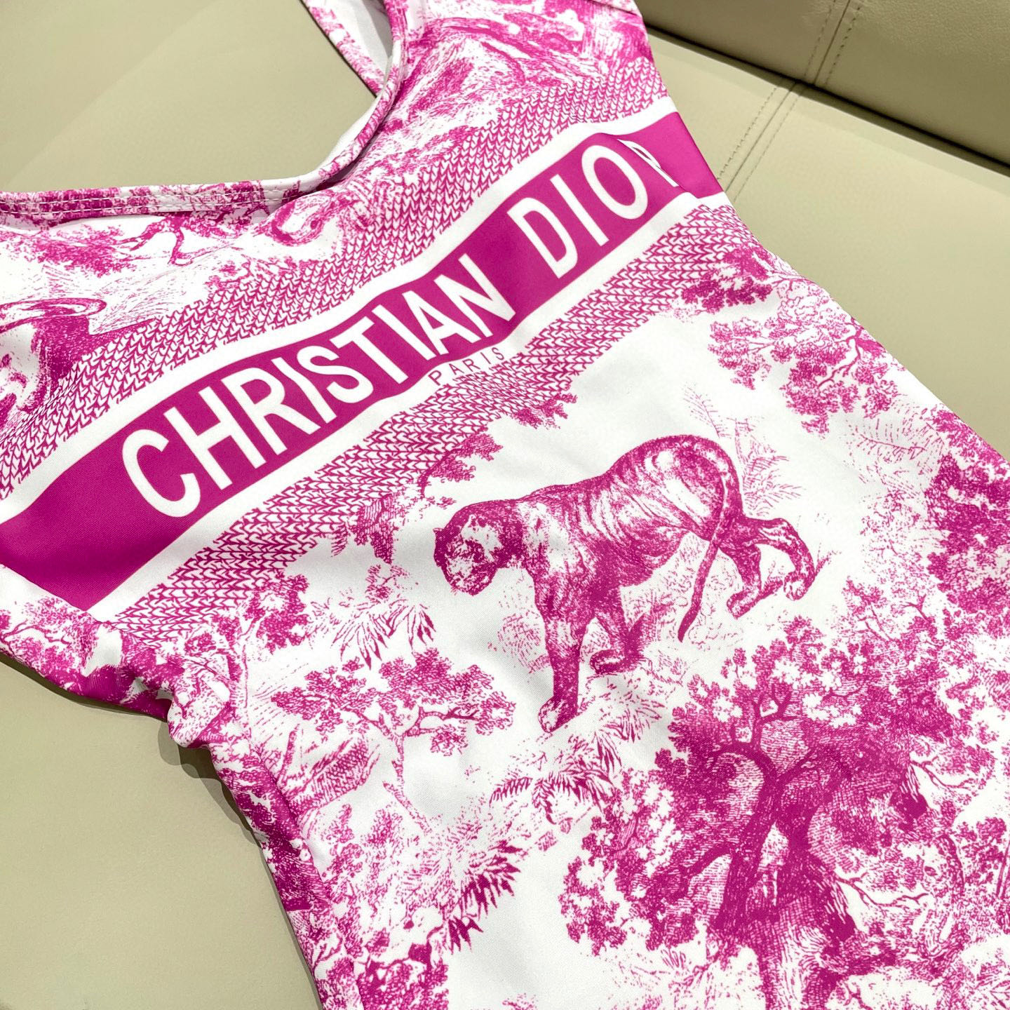  Dior 迪奥😍🥰适合多种场景的游泳衣🏊‍♀️海边 游泳池 温泉 水上乐园 漂流都可以😌内搭也完全可以