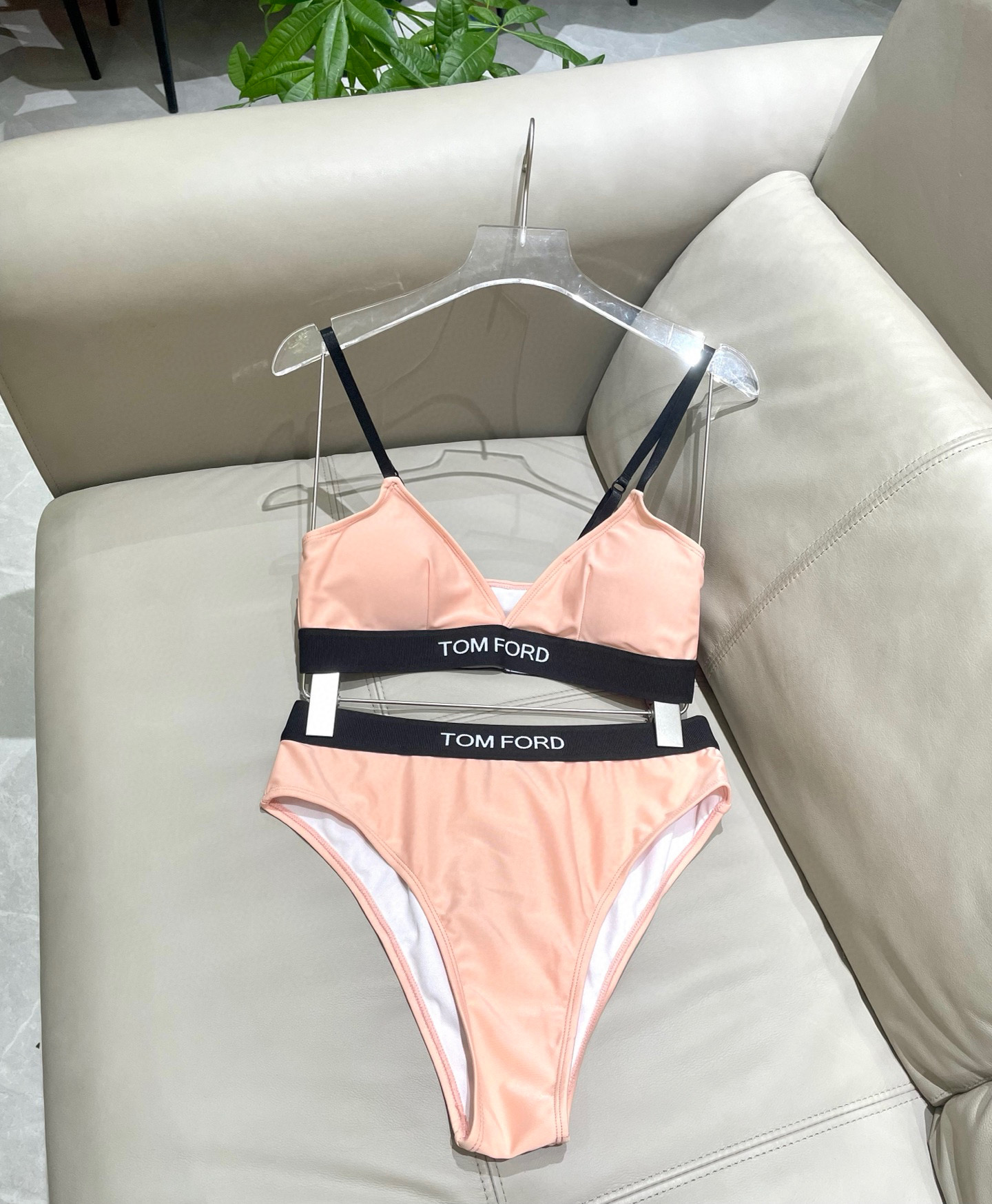  TOMFORD新款比基尼😍🥰适合多种场景的游泳衣🏊‍♀️海边 游泳池 温泉 水上乐园 漂流都可以😌内搭