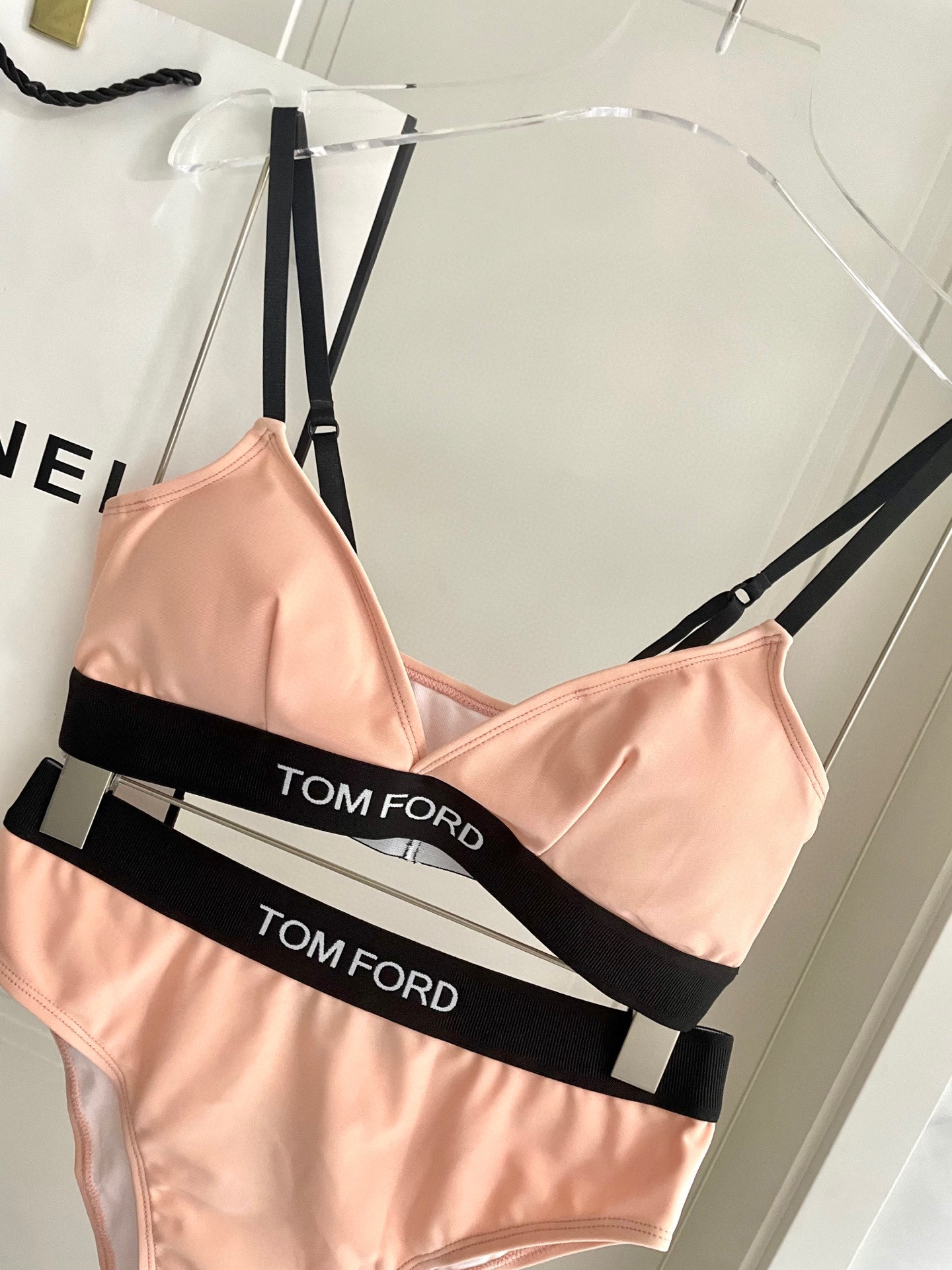  TOMFORD新款比基尼😍🥰适合多种场景的游泳衣🏊‍♀️海边 游泳池 温泉 水上乐园 漂流都可以😌内搭