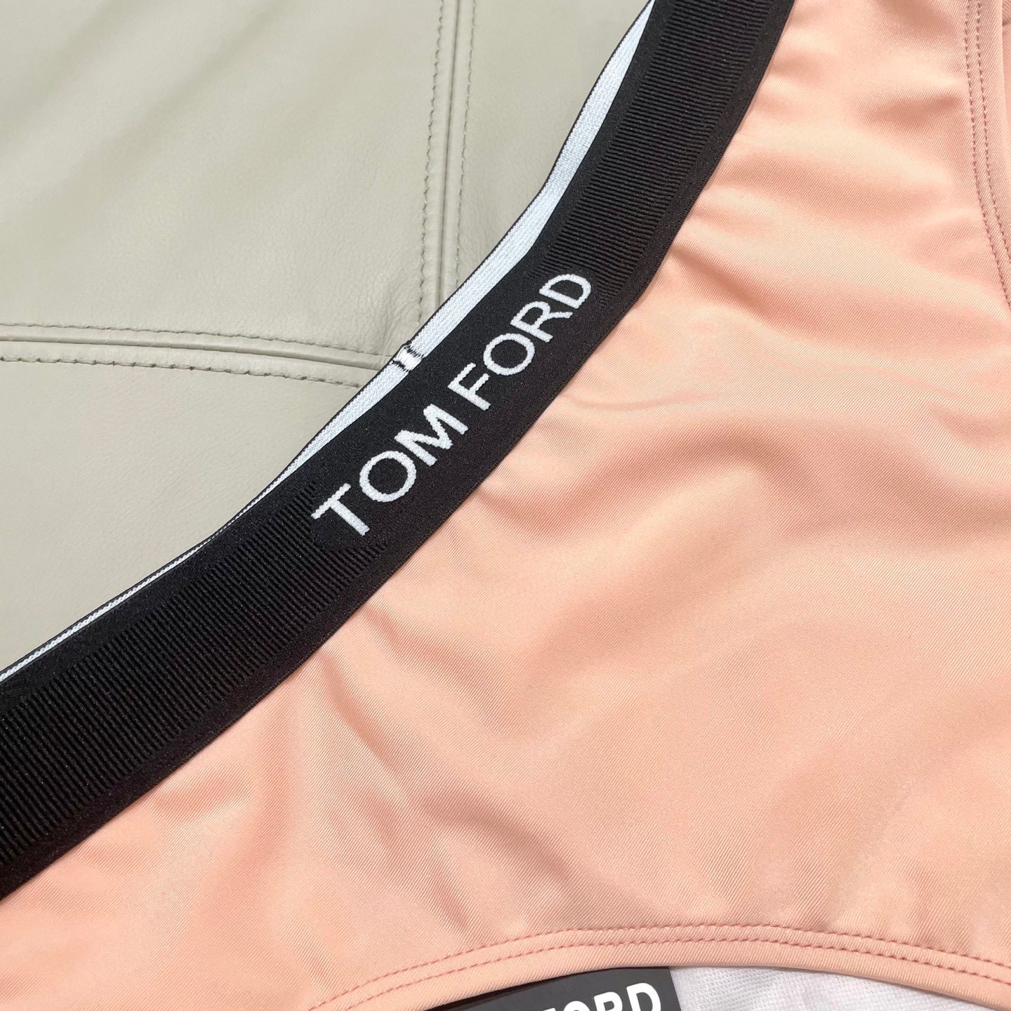  TOMFORD新款比基尼😍🥰适合多种场景的游泳衣🏊‍♀️海边 游泳池 温泉 水上乐园 漂流都可以😌内搭