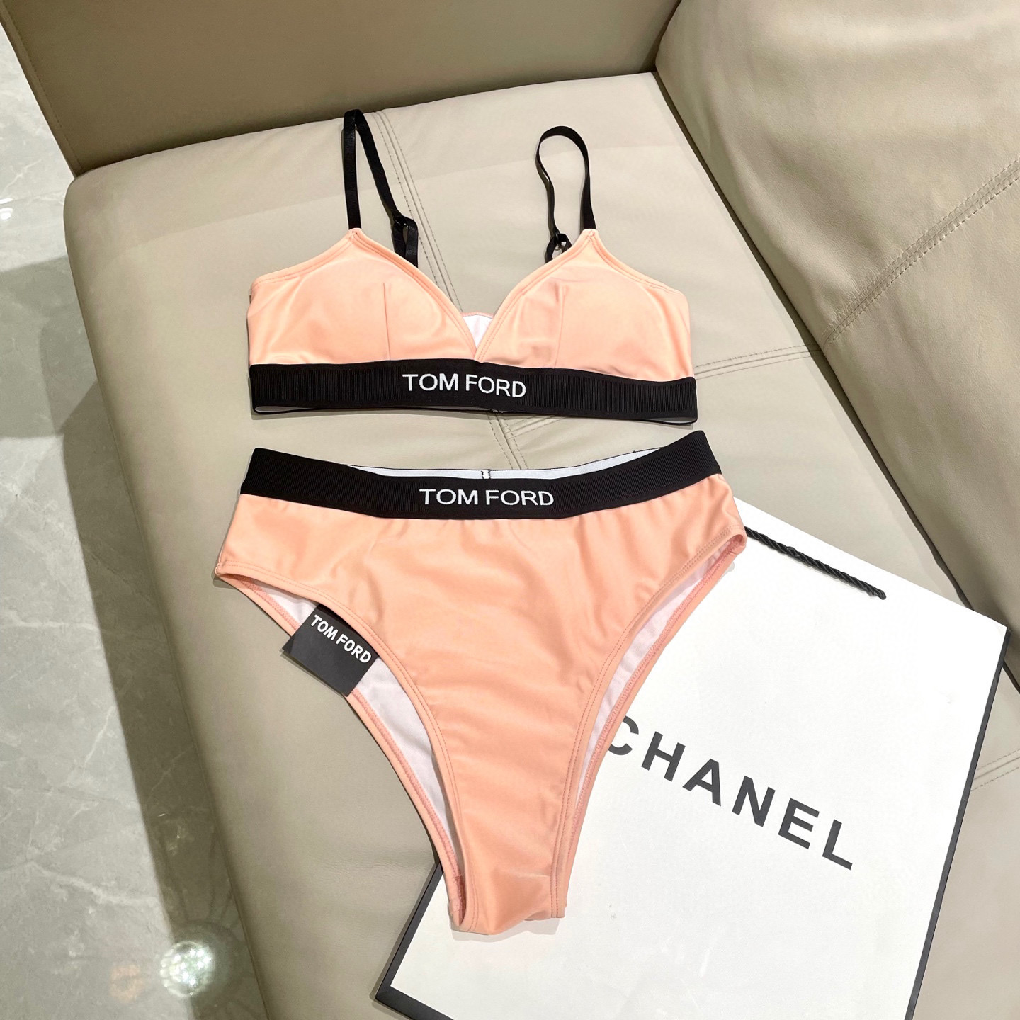  TOMFORD新款比基尼😍🥰适合多种场景的游泳衣🏊‍♀️海边 游泳池 温泉 水上乐园 漂流都可以😌内搭
