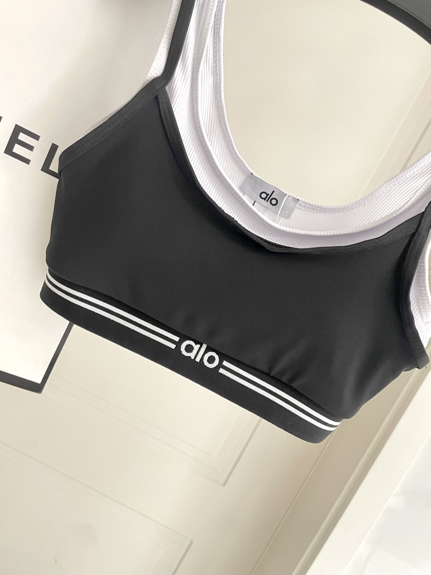  ALO新款高弹力健身短款瑜伽服运动套装~小背心➕修身提臀显瘦裤裙
S M L Xl