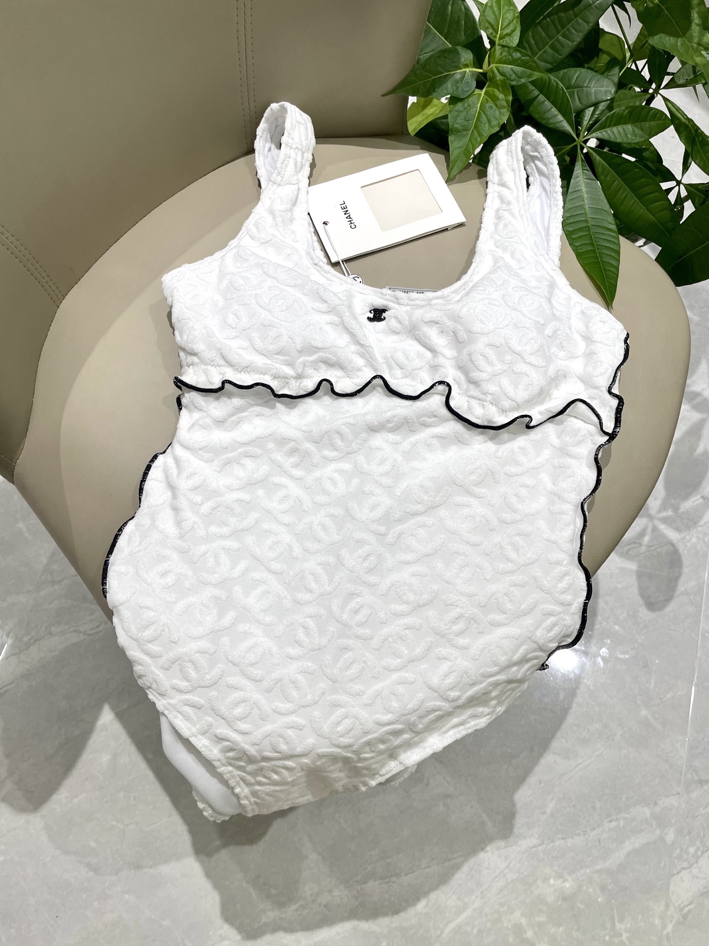  Chanel新款连体泳衣 实物超仙 拍不出来的美 🥰🥰💐💐适合多种场景的游泳衣🏊‍♀️海边 游泳池 温