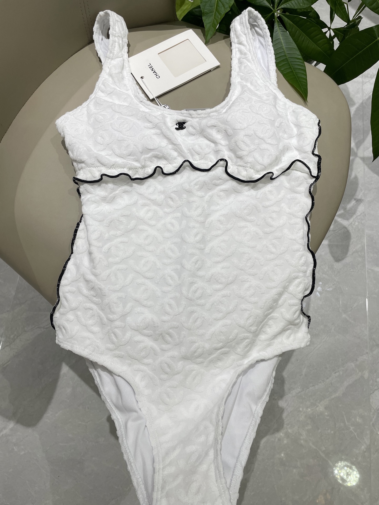  Chanel新款连体泳衣 实物超仙 拍不出来的美 🥰🥰💐💐适合多种场景的游泳衣🏊‍♀️海边 游泳池 温
