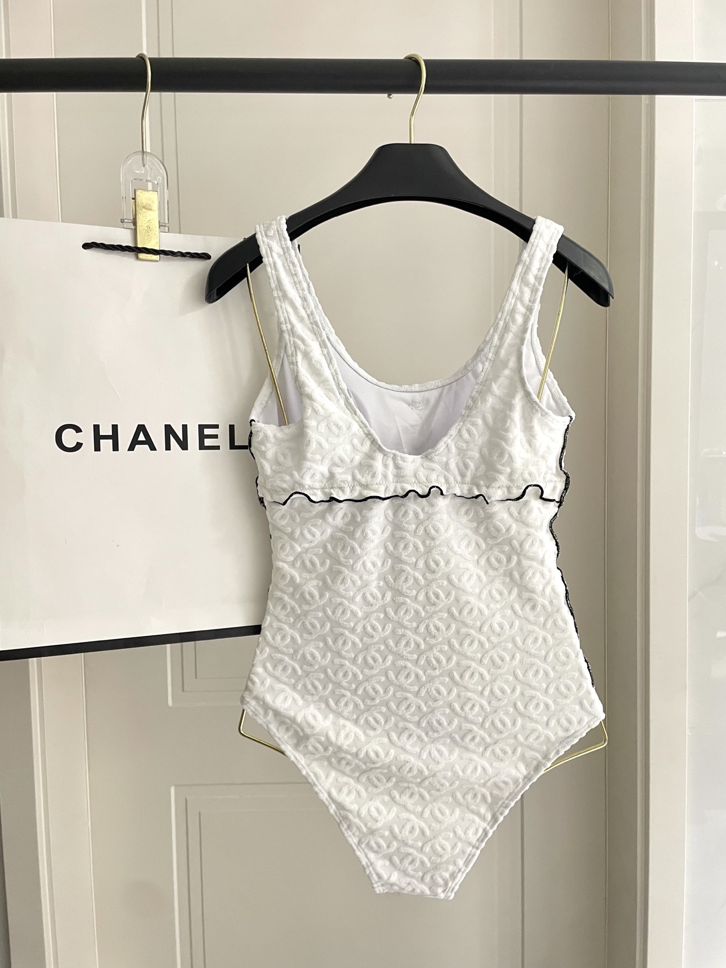  Chanel新款连体泳衣 实物超仙 拍不出来的美 🥰🥰💐💐适合多种场景的游泳衣🏊‍♀️海边 游泳池 温