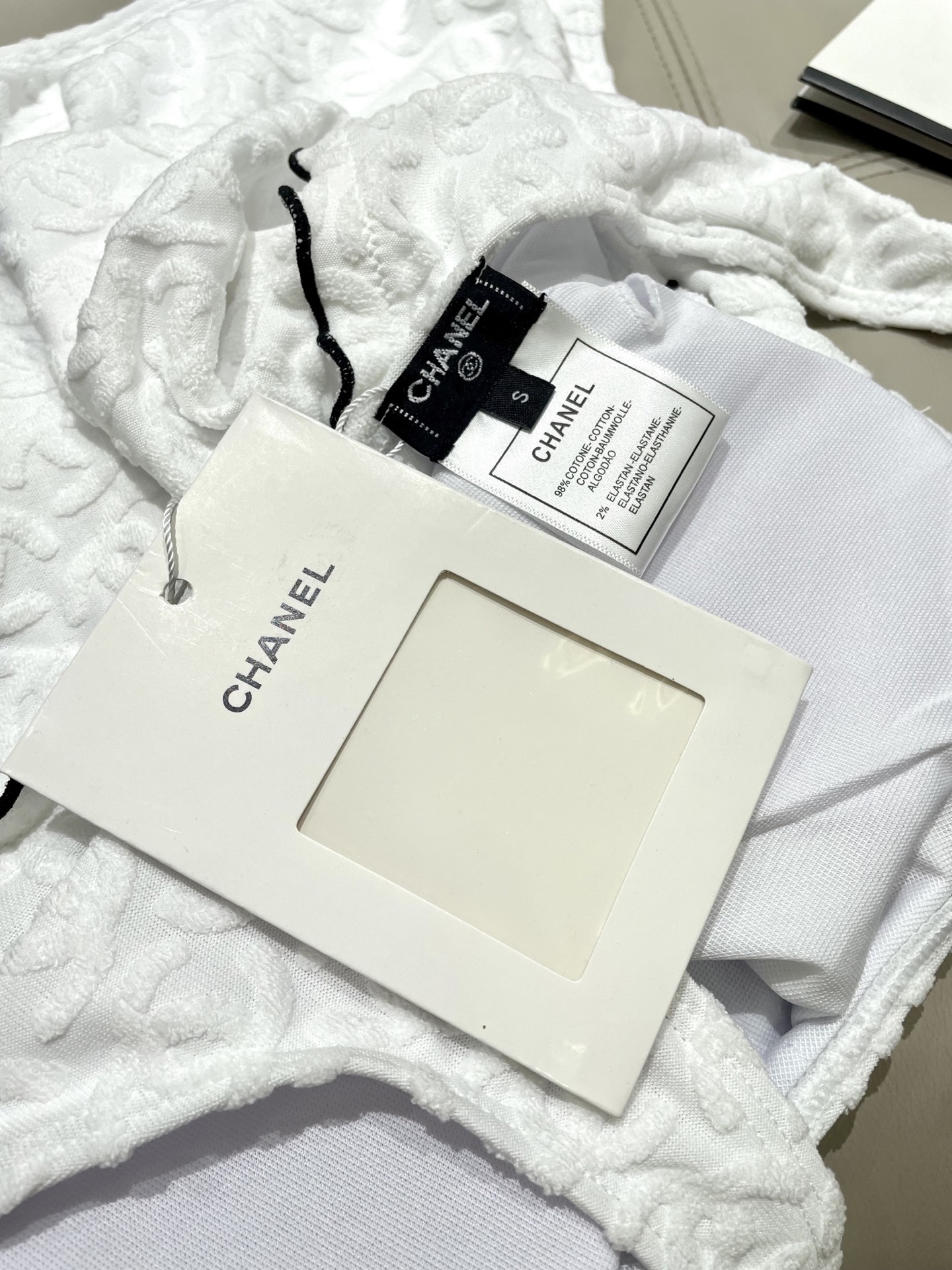  Chanel新款连体泳衣 实物超仙 拍不出来的美 🥰🥰💐💐适合多种场景的游泳衣🏊‍♀️海边 游泳池 温