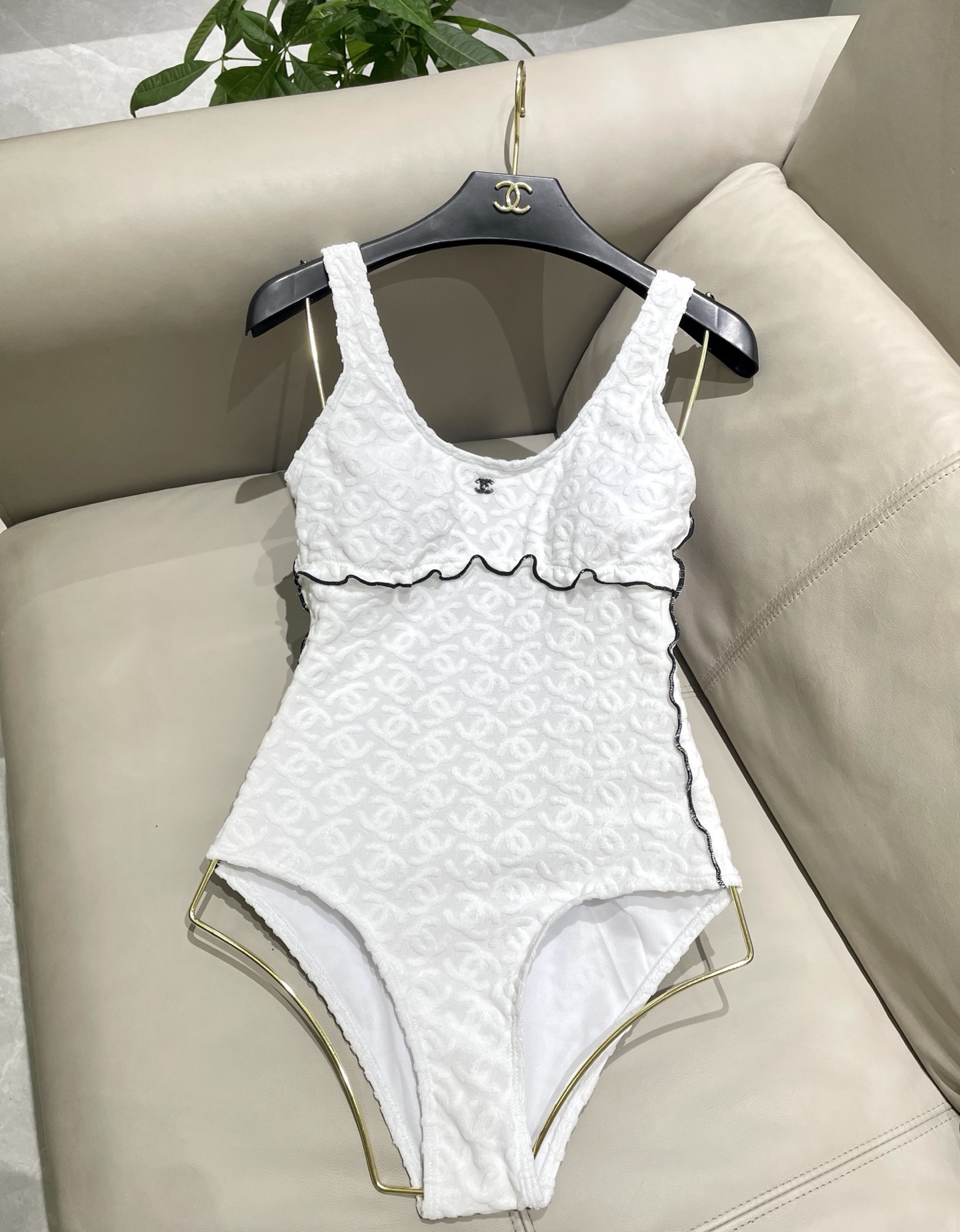  Chanel新款连体泳衣 实物超仙 拍不出来的美 🥰🥰💐💐适合多种场景的游泳衣🏊‍♀️海边 游泳池 温
