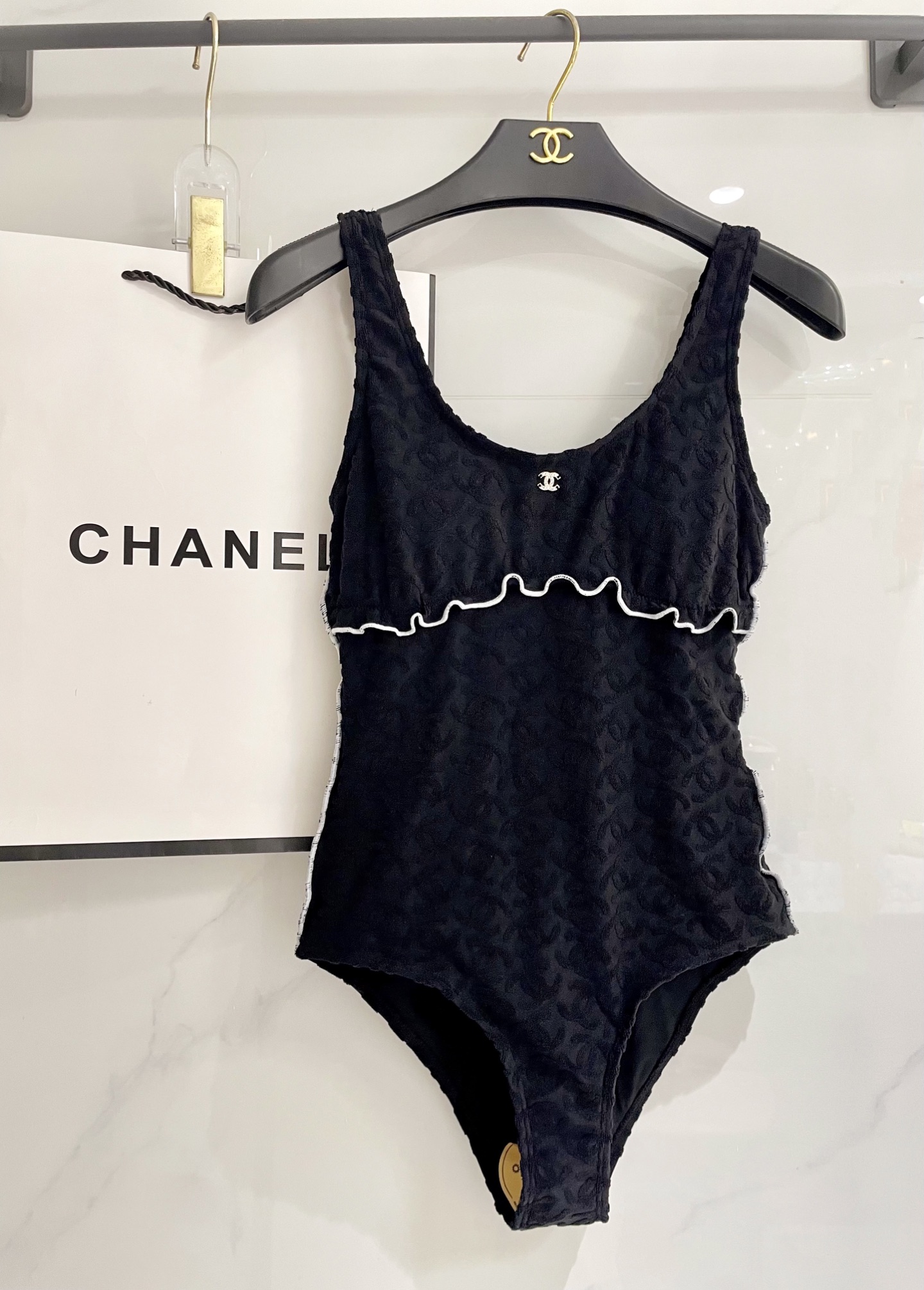  Chanel新款连体泳衣 实物超仙 拍不出来的美 🥰🥰💐💐适合多种场景的游泳衣🏊‍♀️海边 游泳池 温