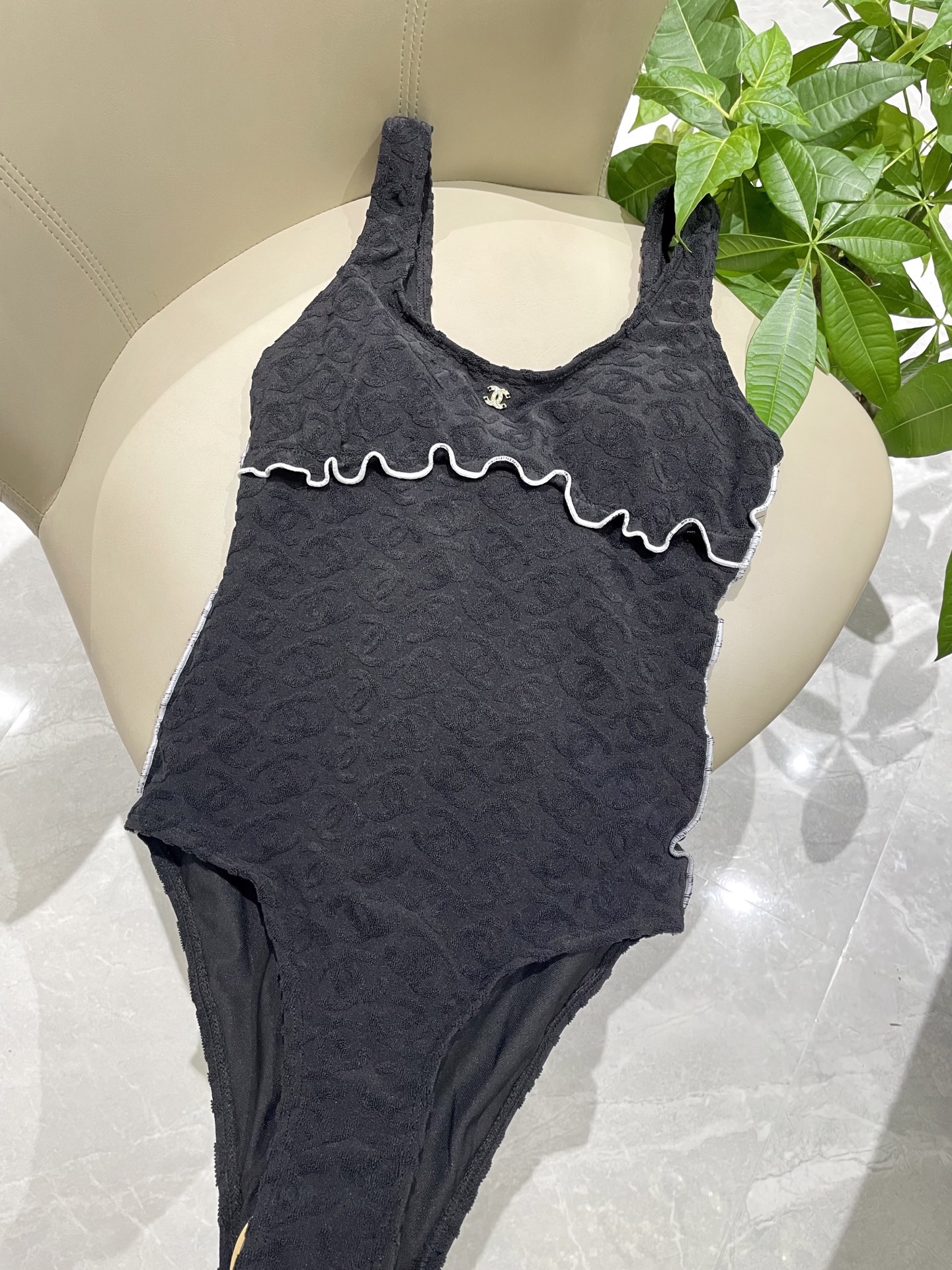  Chanel新款连体泳衣 实物超仙 拍不出来的美 🥰🥰💐💐适合多种场景的游泳衣🏊‍♀️海边 游泳池 温