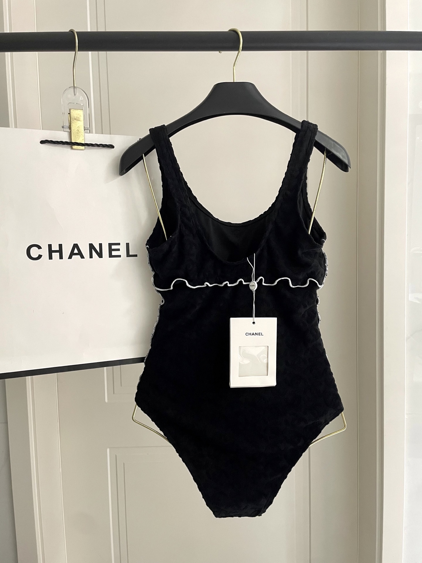  Chanel新款连体泳衣 实物超仙 拍不出来的美 🥰🥰💐💐适合多种场景的游泳衣🏊‍♀️海边 游泳池 温
