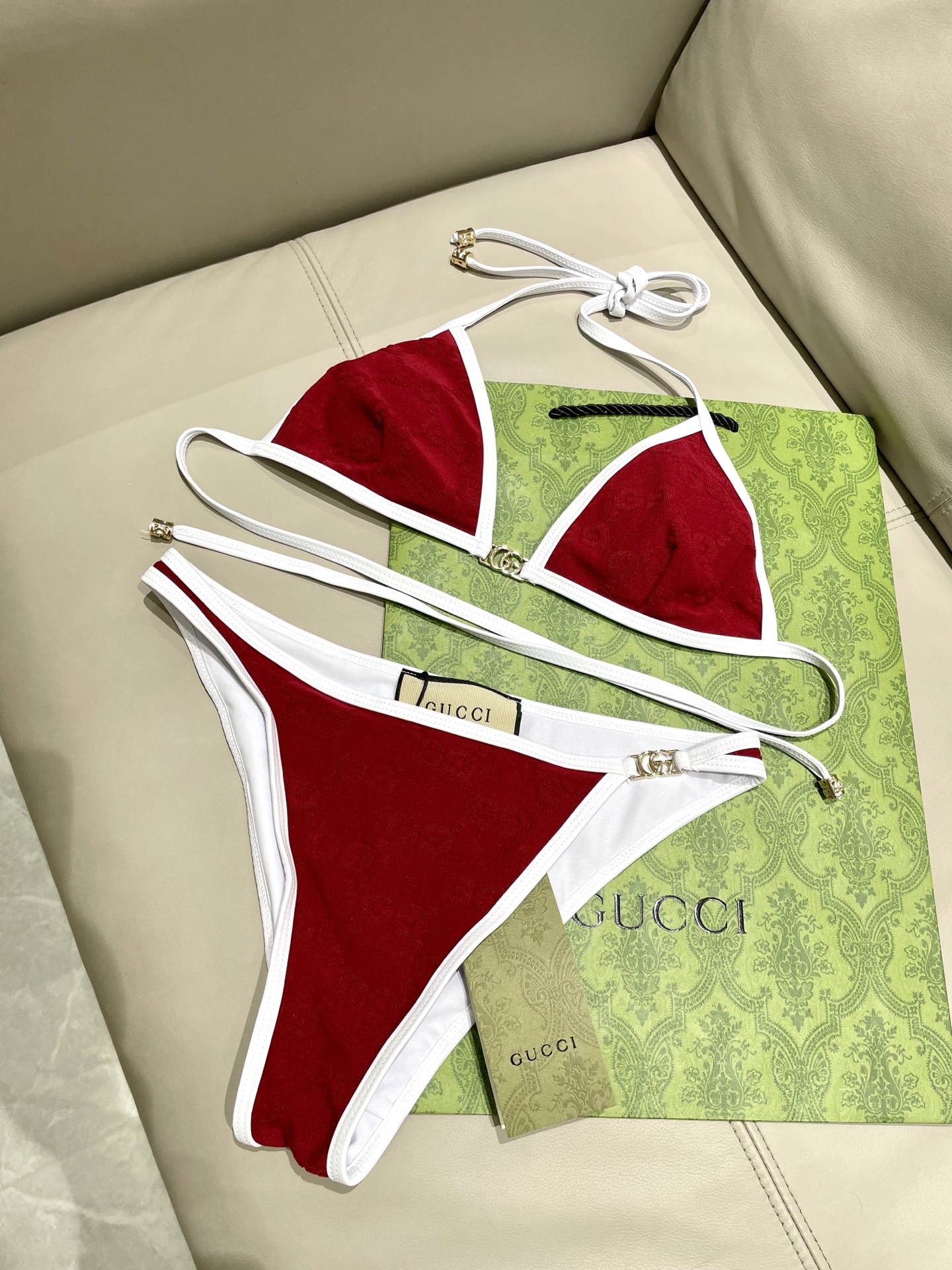  Gucci新款比基尼泳衣 专柜定制对版五金 实物超仙 拍不出来的美 🥰🥰💐💐适合多种场景的游泳衣🏊‍♀