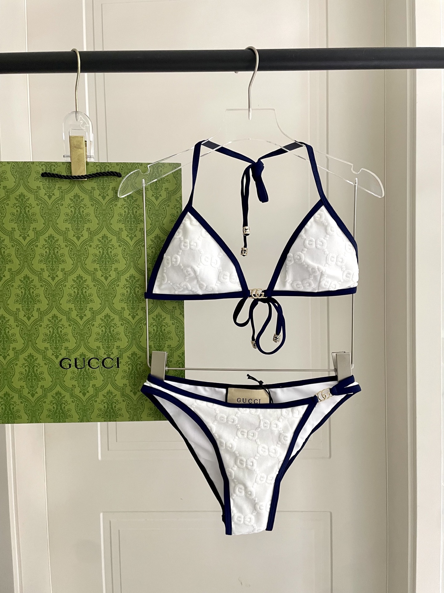  Gucci新款比基尼泳衣 专柜定制对版五金 实物超仙 拍不出来的美 🥰🥰💐💐适合多种场景的游泳衣🏊‍♀