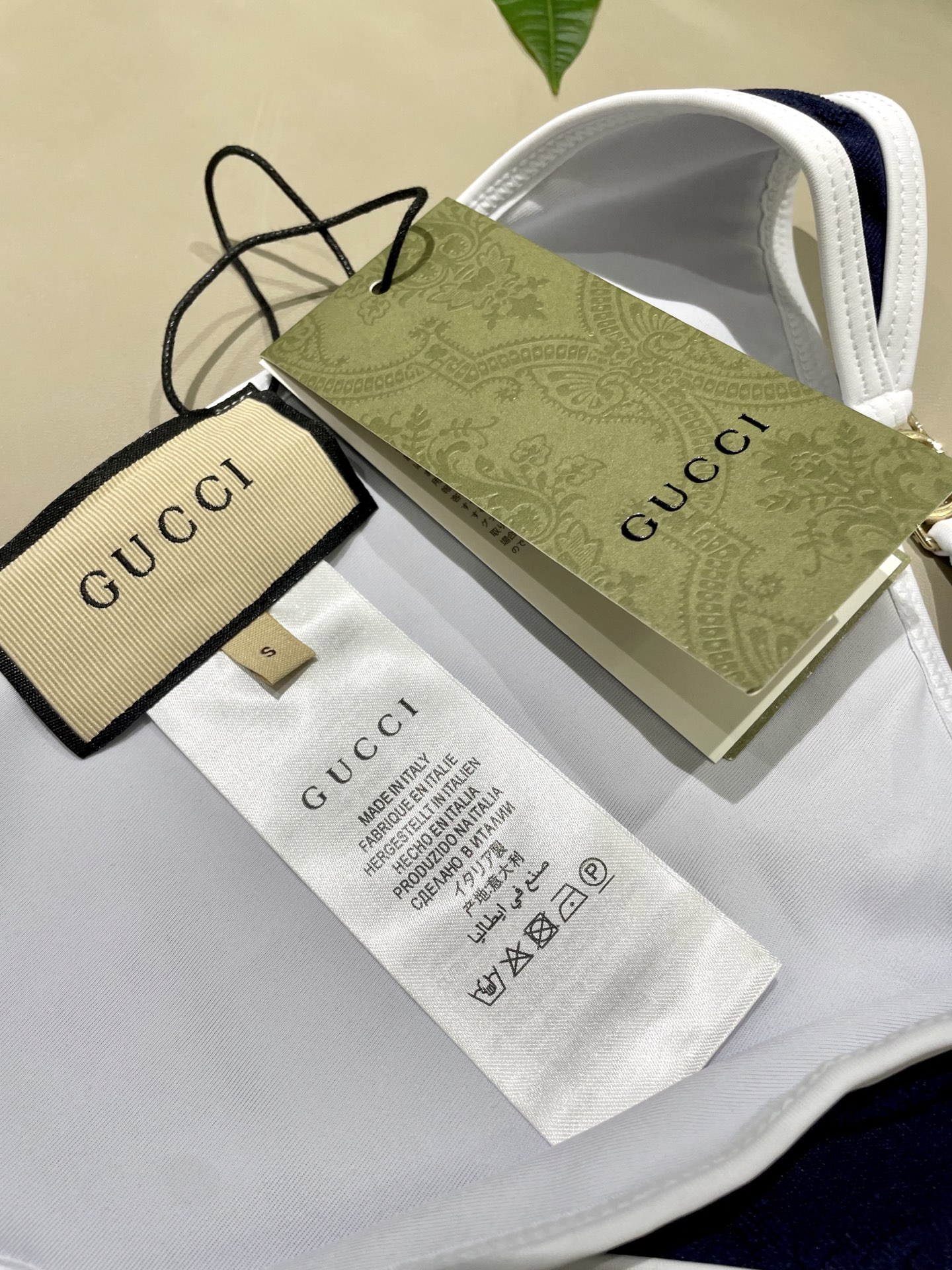  Gucci新款比基尼泳衣 专柜定制对版五金 实物超仙 拍不出来的美 🥰🥰💐💐适合多种场景的游泳衣🏊‍♀