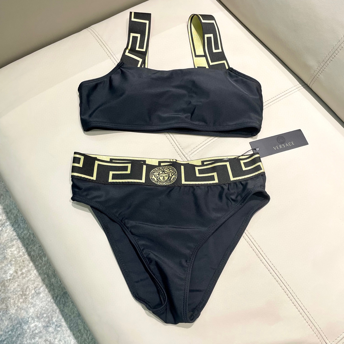  范思哲分体😍🥰适合多种场景的游泳衣🏊‍♀️海边 游泳池 温泉 水上乐园 漂流都可以😌内搭也完全可以 连