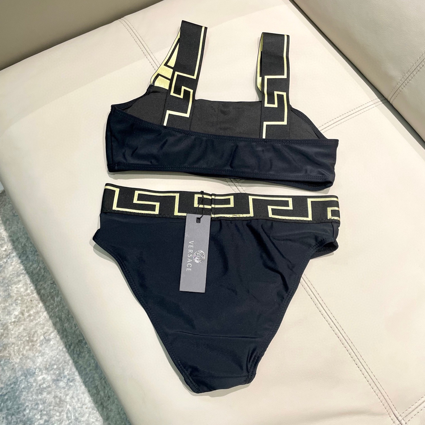  范思哲分体😍🥰适合多种场景的游泳衣🏊‍♀️海边 游泳池 温泉 水上乐园 漂流都可以😌内搭也完全可以 连