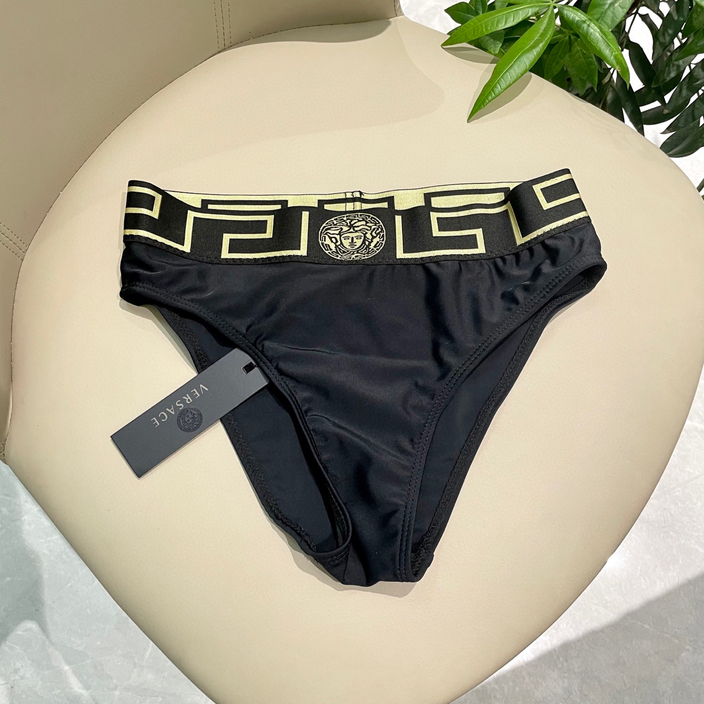 范思哲分体😍🥰适合多种场景的游泳衣🏊‍♀️海边 游泳池 温泉 水上乐园 漂流都可以😌内搭也完全可以 连