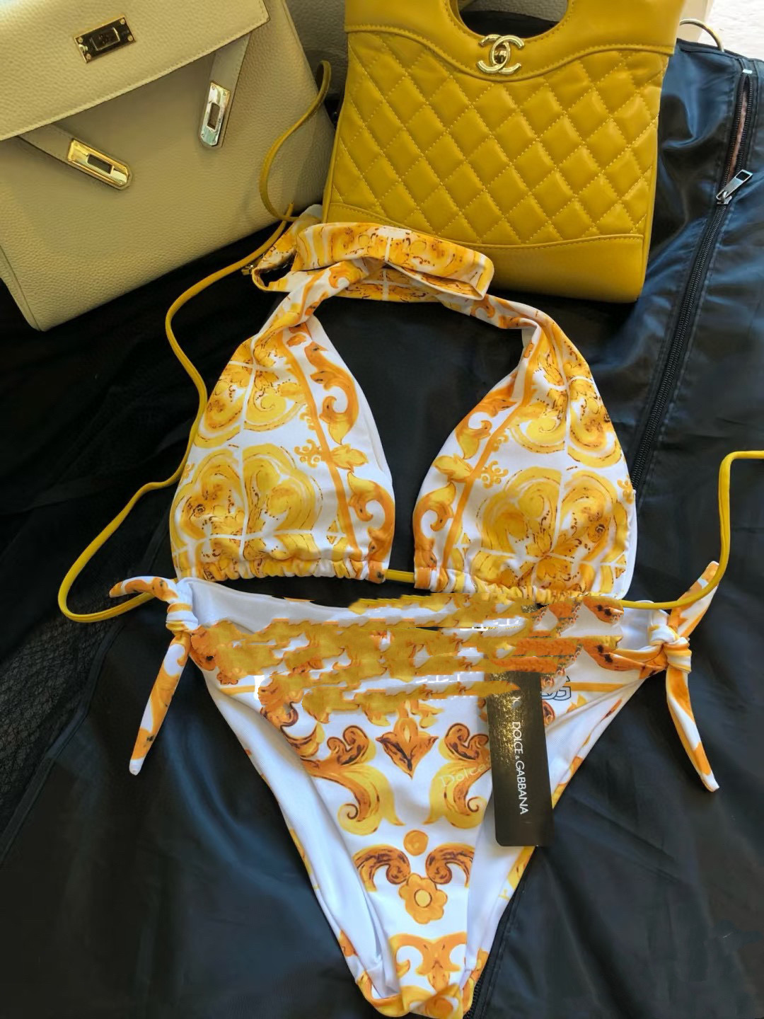 DG专柜新款分体泳衣😍🥰适合多种场景的游泳衣🏊‍♀️海边 游泳池 温泉 水上乐园 漂流都可以😌内搭也完