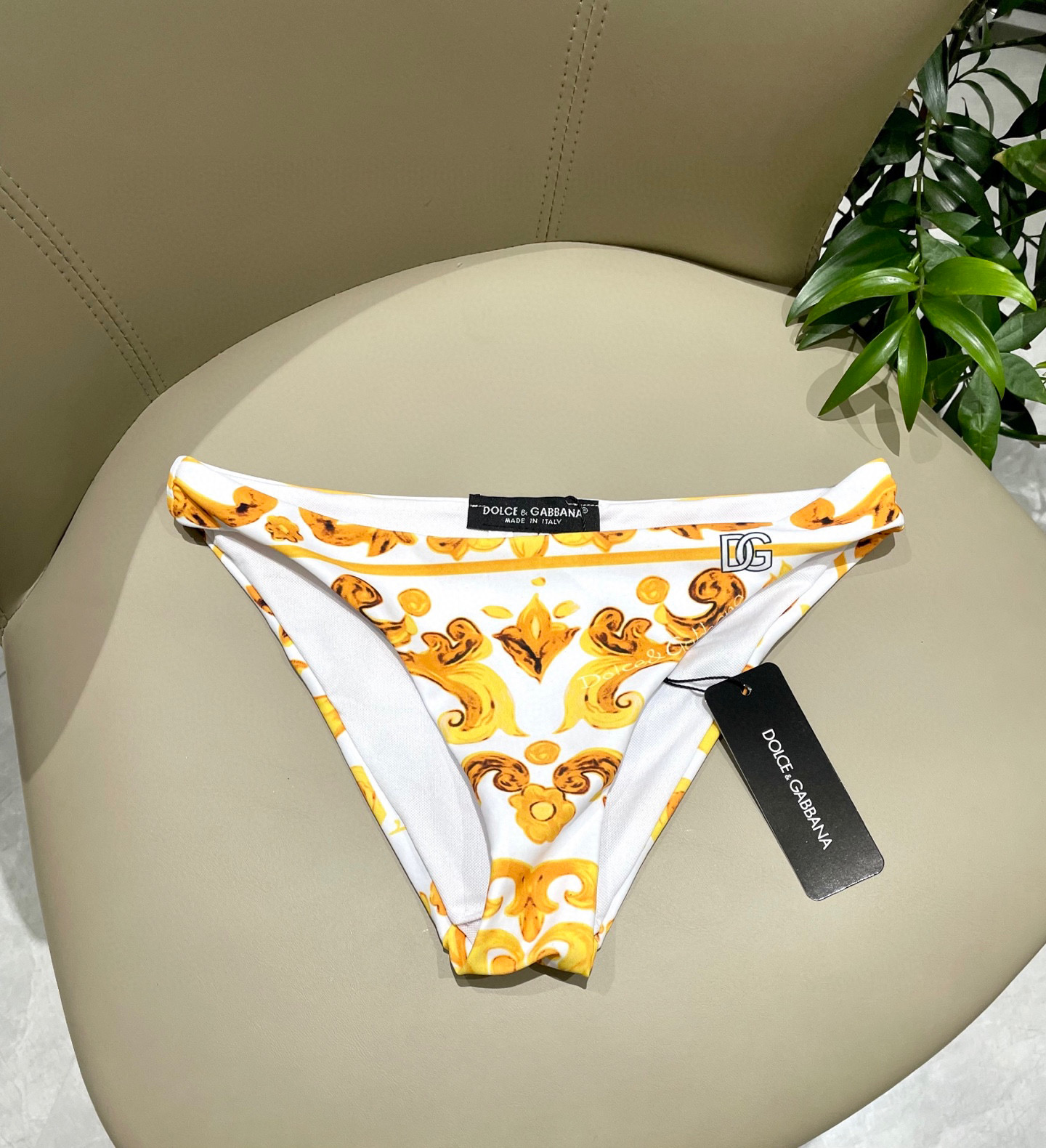  DG专柜新款分体泳衣😍🥰适合多种场景的游泳衣🏊‍♀️海边 游泳池 温泉 水上乐园 漂流都可以😌内搭也完