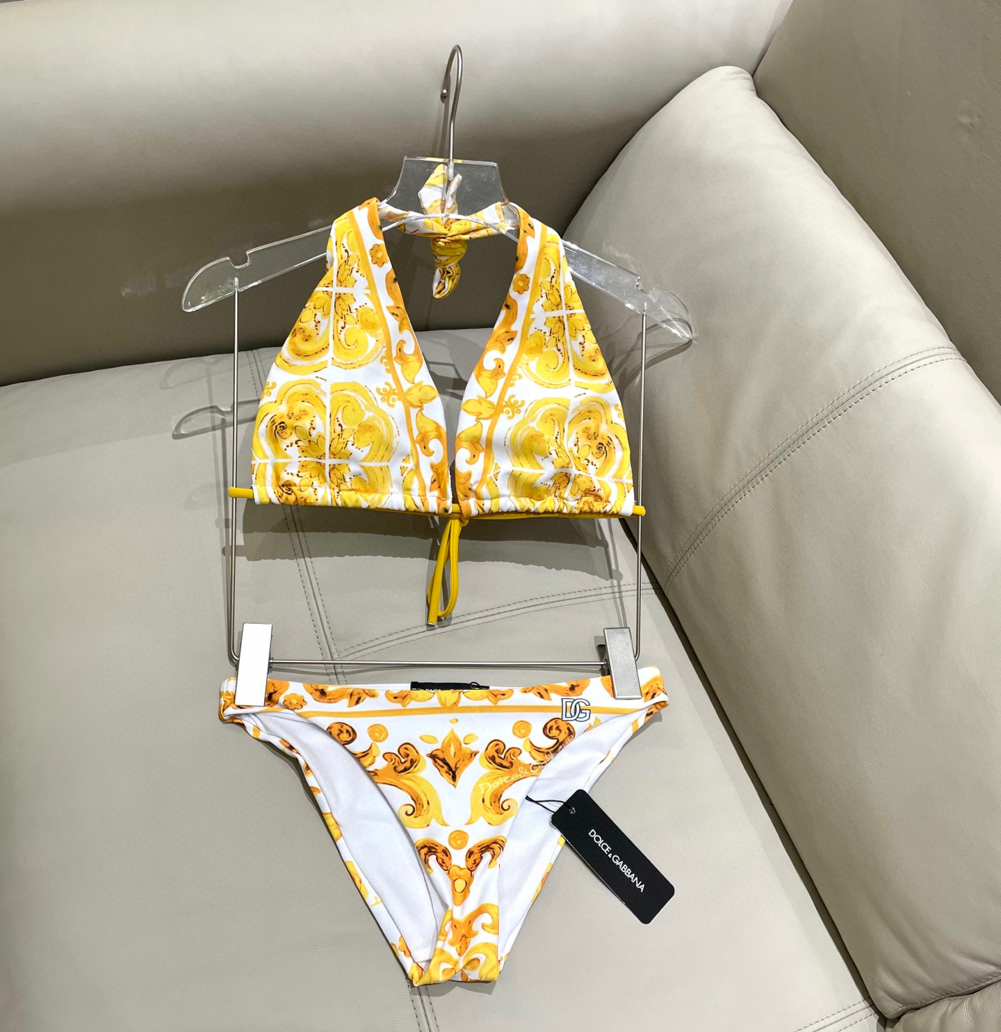  DG专柜新款分体泳衣😍🥰适合多种场景的游泳衣🏊‍♀️海边 游泳池 温泉 水上乐园 漂流都可以😌内搭也完