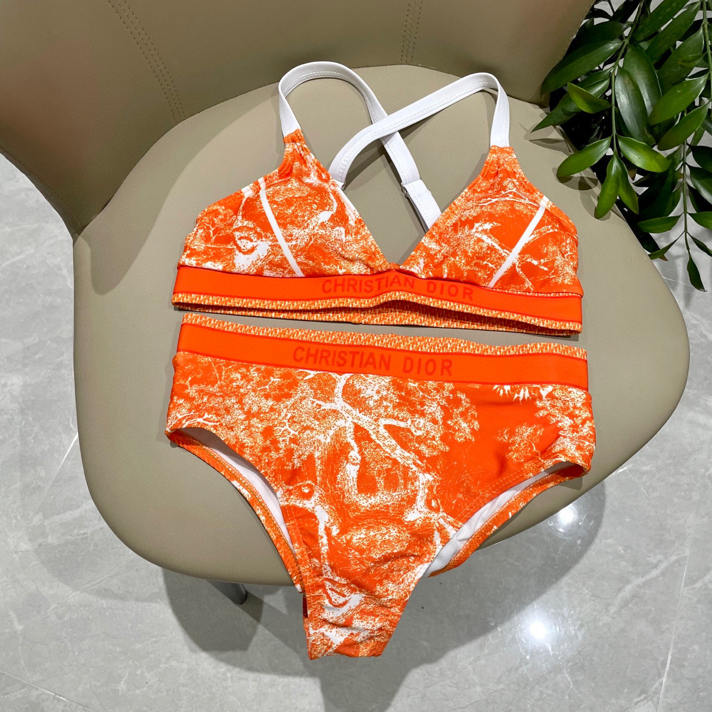  Dior连体泳衣  😍🥰适合多种场景的游泳衣🏊‍♀️海边 游泳池 温泉 水上乐园 漂流都可以😌内搭也完