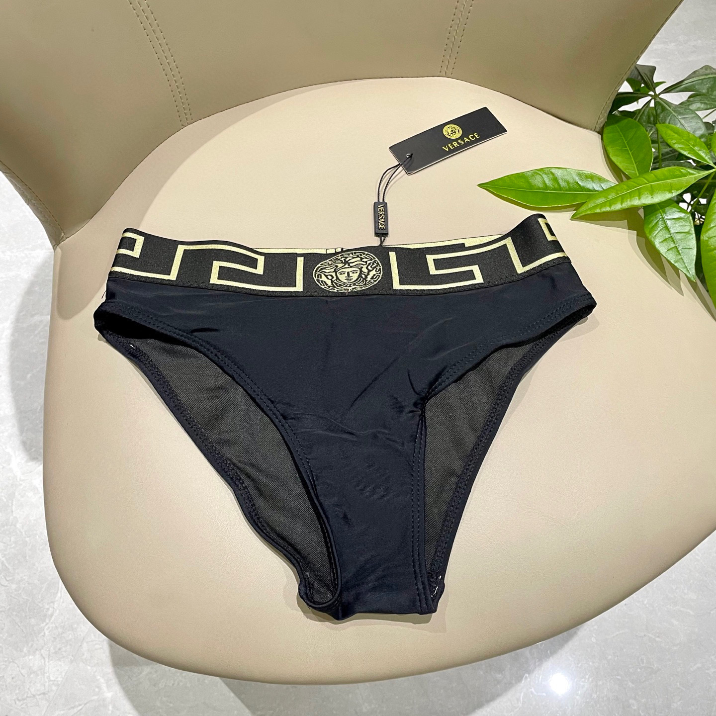  范思哲新款分体泳衣😍🥰适合多种场景的游泳衣🏊‍♀️海边 游泳池 温泉 水上乐园 漂流都可以😌内搭也完全
