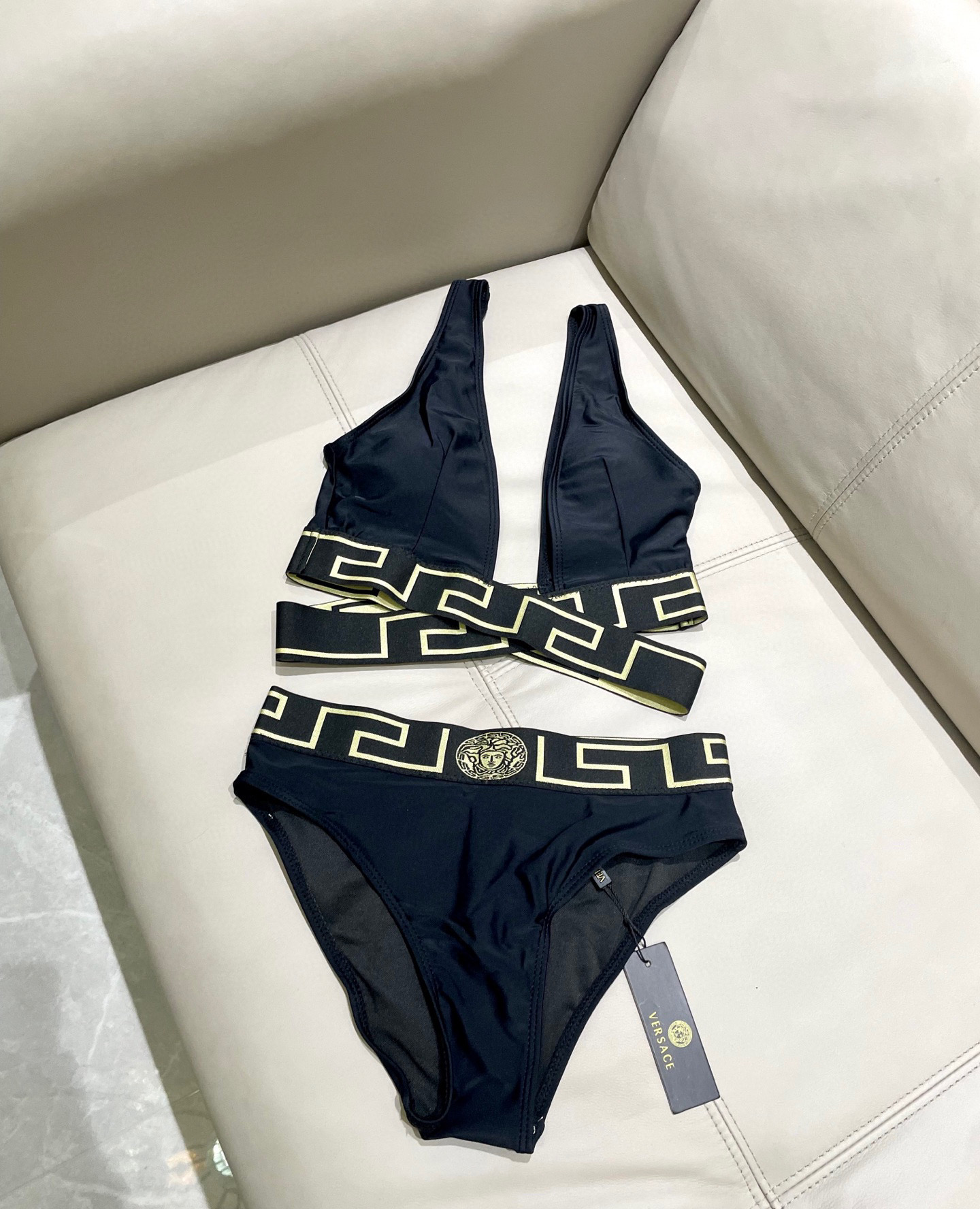  范思哲新款分体泳衣😍🥰适合多种场景的游泳衣🏊‍♀️海边 游泳池 温泉 水上乐园 漂流都可以😌内搭也完全