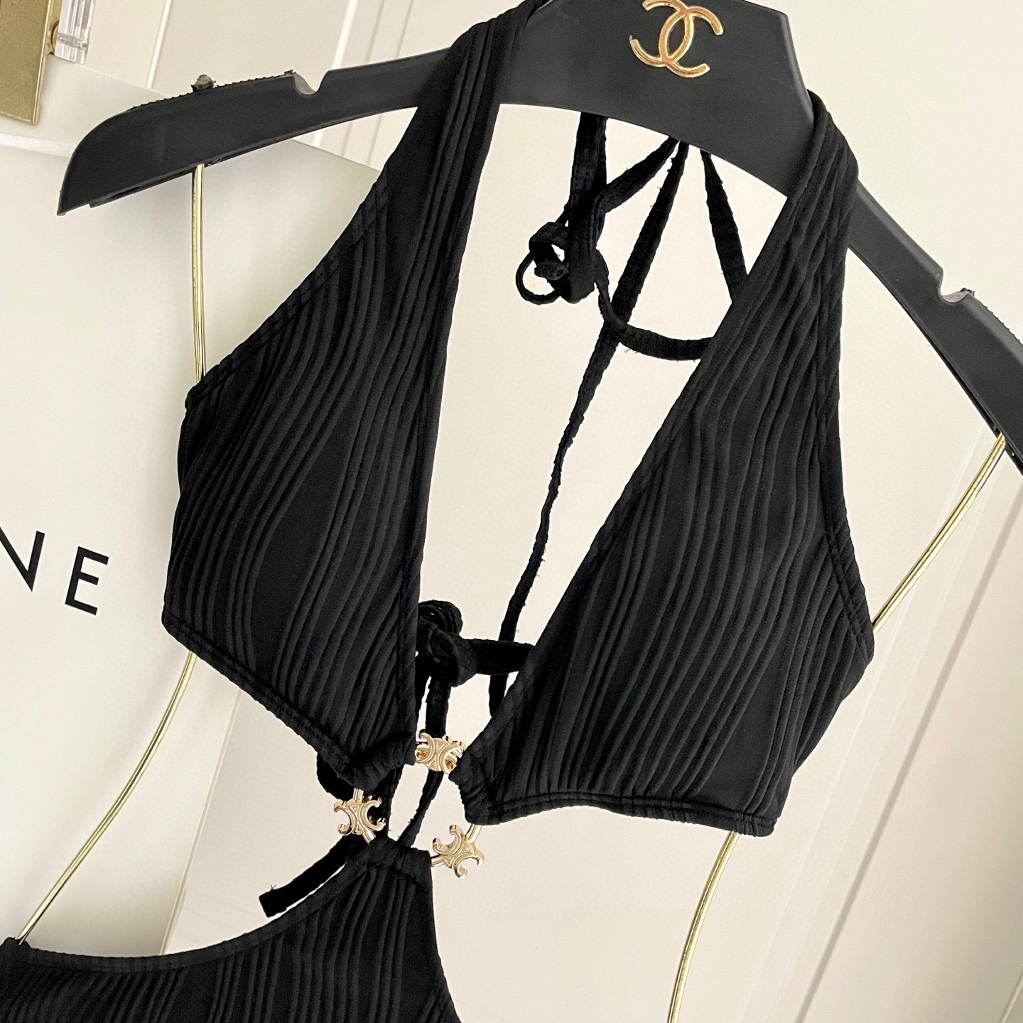  Celine专柜新款 对版五金😍🥰适合多种场景的游泳衣🏊‍♀️海边 游泳池 温泉 水上乐园 漂流都可以