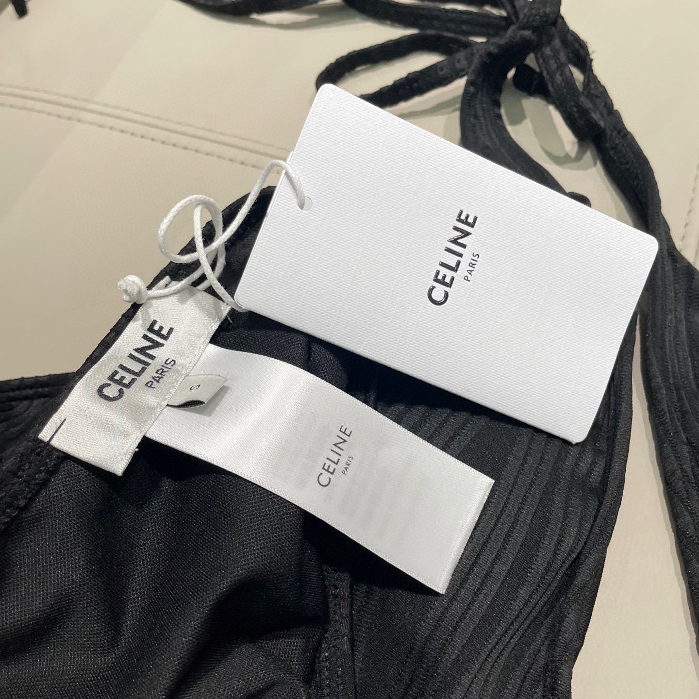  Celine专柜新款 对版五金😍🥰适合多种场景的游泳衣🏊‍♀️海边 游泳池 温泉 水上乐园 漂流都可以