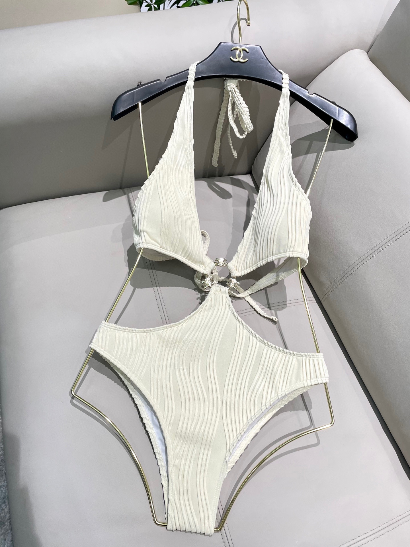  Celine专柜新款 对版五金😍🥰适合多种场景的游泳衣🏊‍♀️海边 游泳池 温泉 水上乐园 漂流都可以