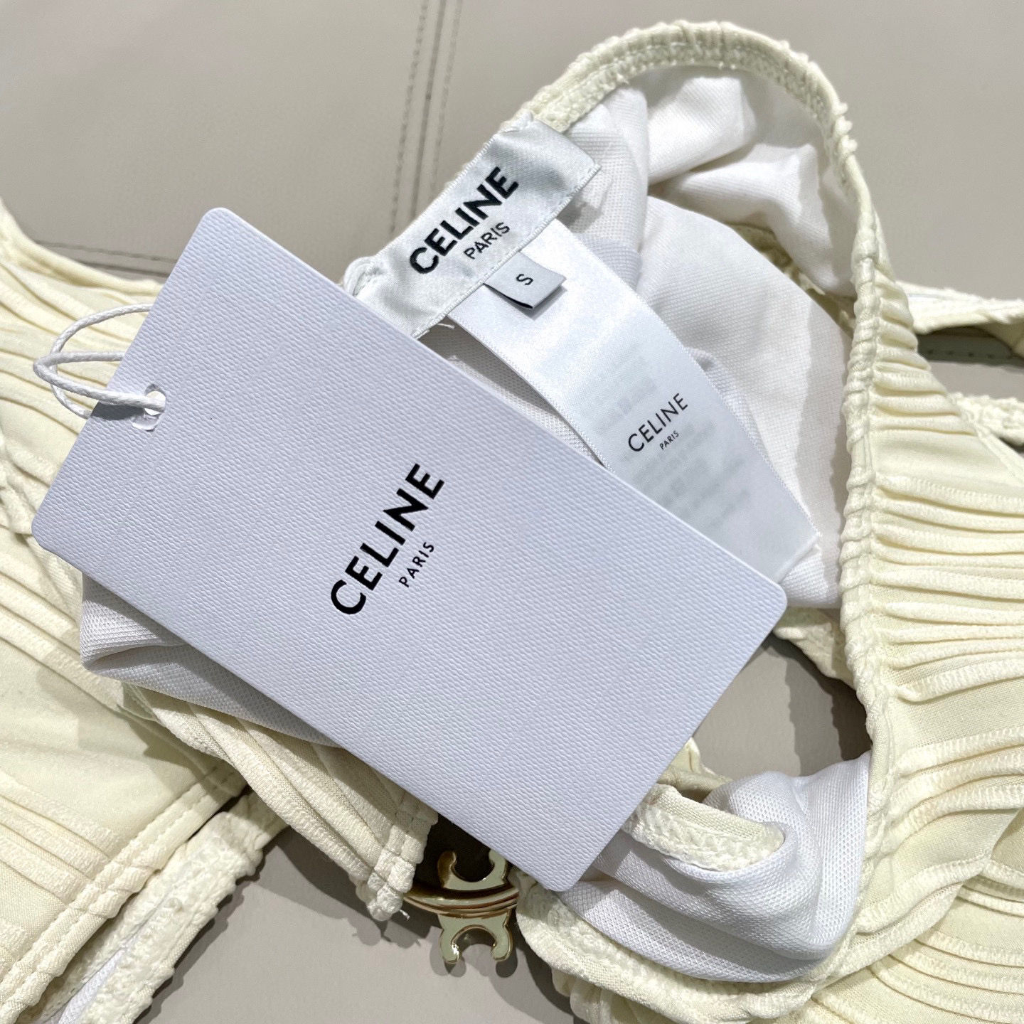  Celine专柜新款 对版五金😍🥰适合多种场景的游泳衣🏊‍♀️海边 游泳池 温泉 水上乐园 漂流都可以