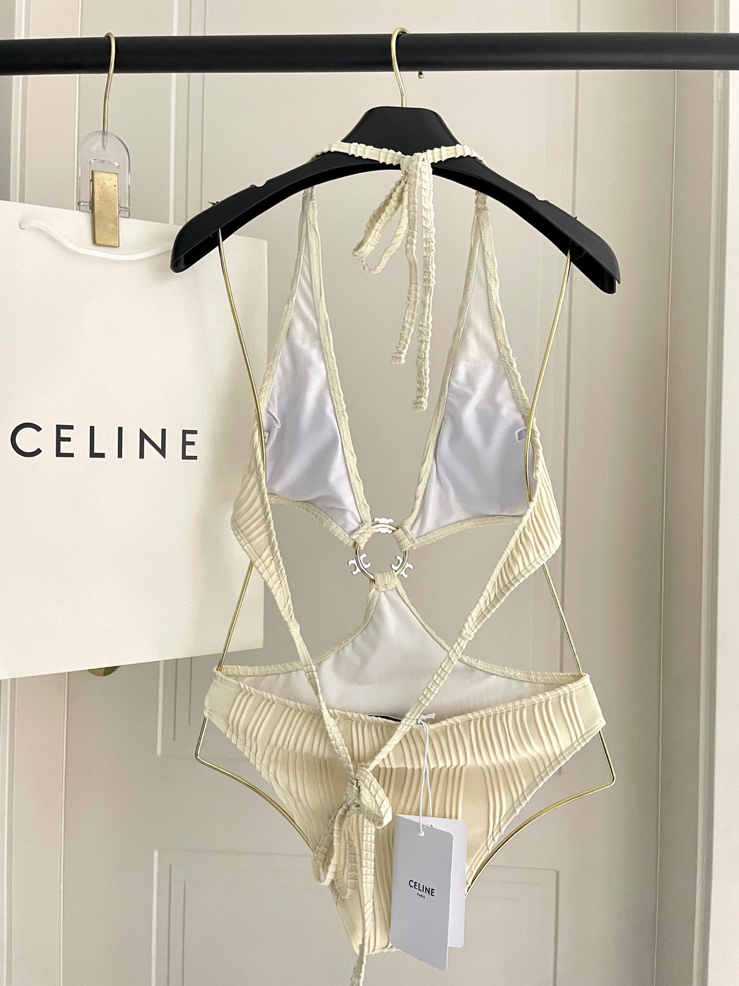  Celine专柜新款 对版五金😍🥰适合多种场景的游泳衣🏊‍♀️海边 游泳池 温泉 水上乐园 漂流都可以